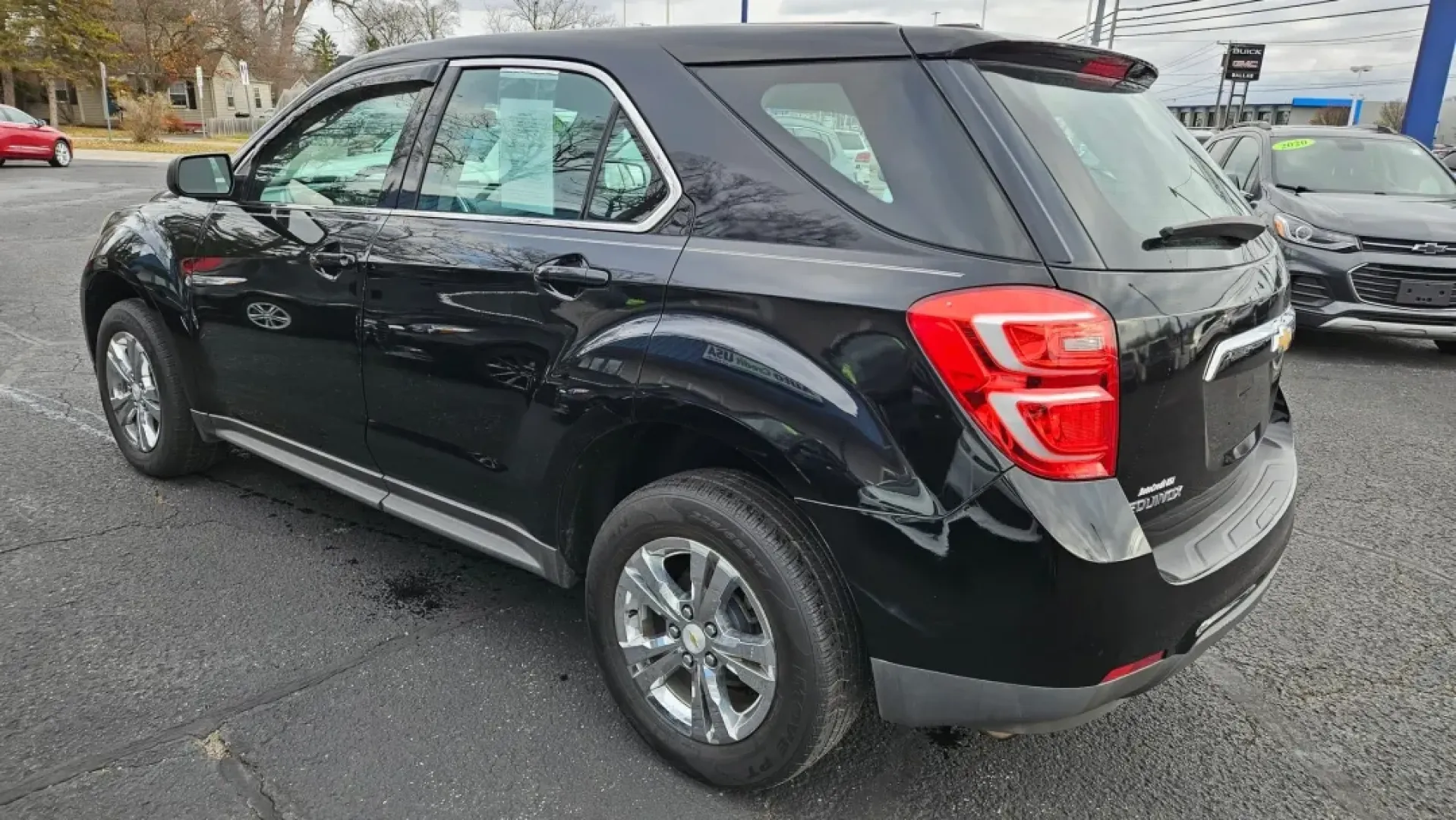 2017 Chevrolet EQUINOX LS (2GNALBEK6H1) with an Other engine, located at 5744 Central Avenue, Toledo, OH, 43615, (419) 724-0130, 41.676781, -83.682137 - **Explore Your Next Adventure with the 2017 Chevrolet Equinox LS at Auto Credit in Toledo, OH!**<br /> <br /> Are you ready to elevate your lifestyle with a vehicle that perfectly balances comfort, capability, and style? Look no further than the 2017 Chevrolet Equinox LS, now available at Auto Credi - Photo#2