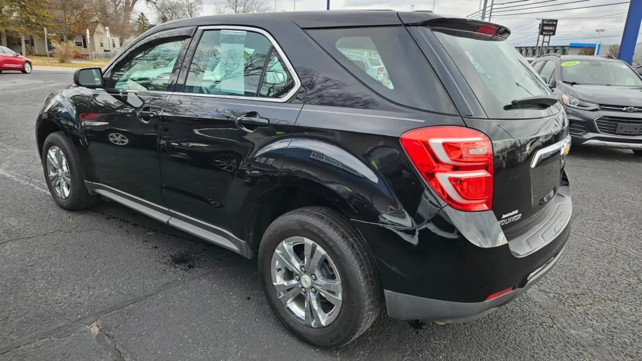2017 Chevrolet EQUINOX LS (2GNALBEK6H1) with an Other engine, located at 5744 Central Avenue, Toledo, OH, 43615, (419) 724-0130, 41.676781, -83.682137 - **Explore Your Next Adventure with the 2017 Chevrolet Equinox LS at Auto Credit in Toledo, OH!**<br /> <br /> Are you ready to elevate your lifestyle with a vehicle that perfectly balances comfort, capability, and style? Look no further than the 2017 Chevrolet Equinox LS, now available at Auto Credi - Photo#2