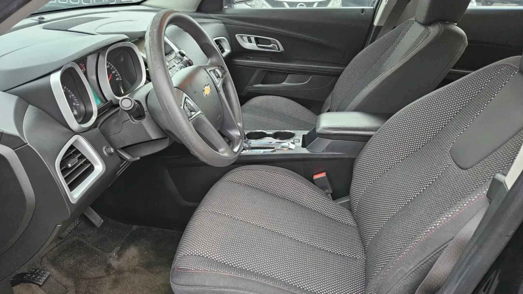 2017 Chevrolet EQUINOX LS (2GNALBEK6H1) with an Other engine, located at 5744 Central Avenue, Toledo, OH, 43615, (419) 724-0130, 41.676781, -83.682137 - **Explore Your Next Adventure with the 2017 Chevrolet Equinox LS at Auto Credit in Toledo, OH!**<br /> <br /> Are you ready to elevate your lifestyle with a vehicle that perfectly balances comfort, capability, and style? Look no further than the 2017 Chevrolet Equinox LS, now available at Auto Credi - Photo#5