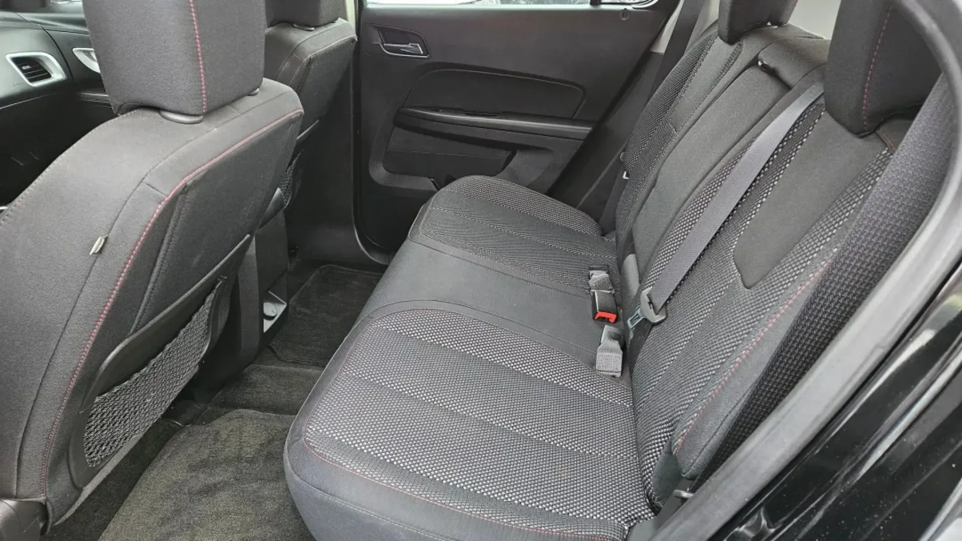 2017 Chevrolet EQUINOX LS (2GNALBEK6H1) with an Other engine, located at 5744 Central Avenue, Toledo, OH, 43615, (419) 724-0130, 41.676781, -83.682137 - **Explore Your Next Adventure with the 2017 Chevrolet Equinox LS at Auto Credit in Toledo, OH!**<br /> <br /> Are you ready to elevate your lifestyle with a vehicle that perfectly balances comfort, capability, and style? Look no further than the 2017 Chevrolet Equinox LS, now available at Auto Credi - Photo#6