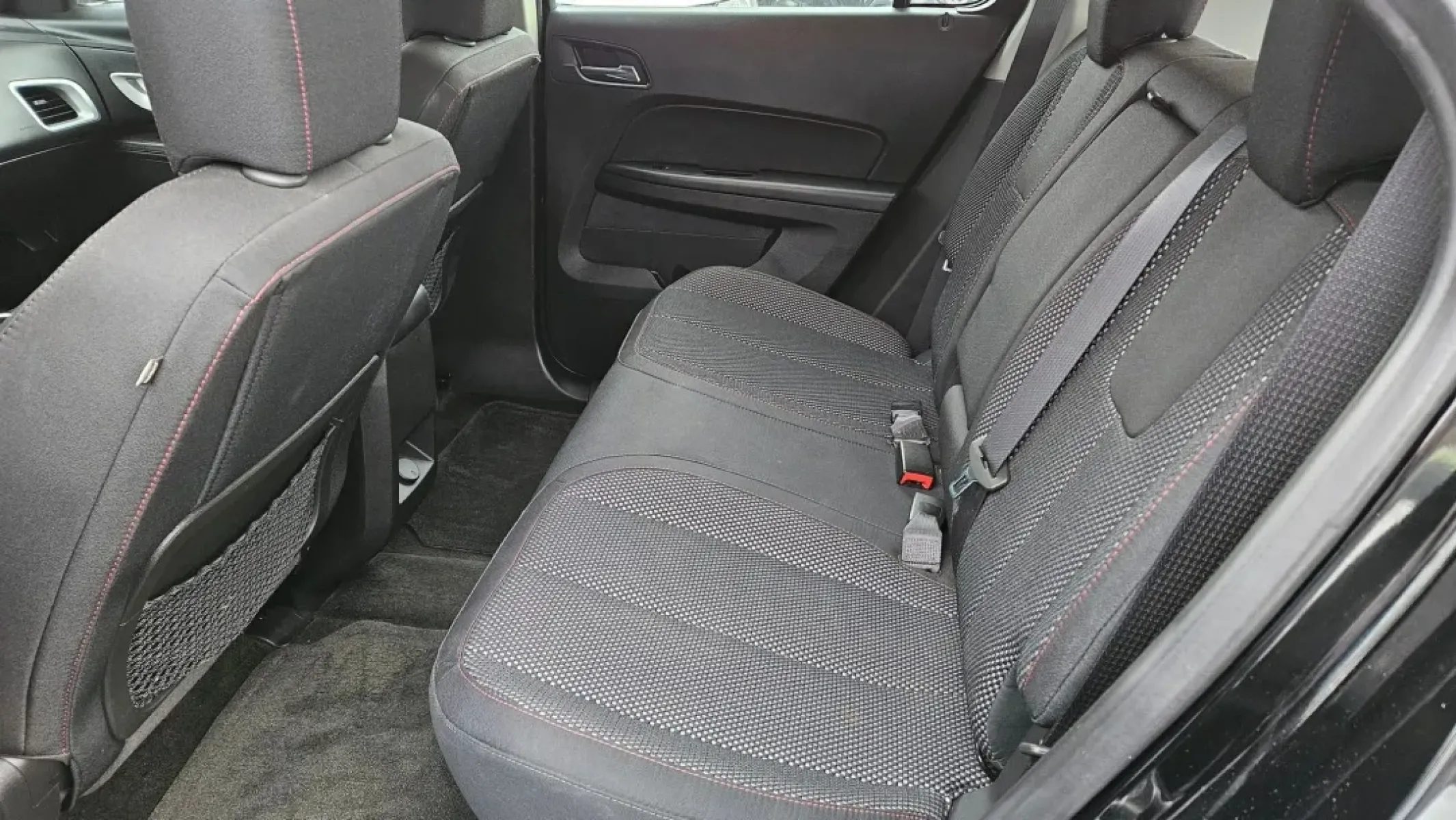 2017 Chevrolet EQUINOX LS (2GNALBEK6H1) with an Other engine, located at 5744 Central Avenue, Toledo, OH, 43615, (419) 724-0130, 41.676781, -83.682137 - **Explore Your Next Adventure with the 2017 Chevrolet Equinox LS at Auto Credit in Toledo, OH!**<br /> <br /> Are you ready to elevate your lifestyle with a vehicle that perfectly balances comfort, capability, and style? Look no further than the 2017 Chevrolet Equinox LS, now available at Auto Credi - Photo#6