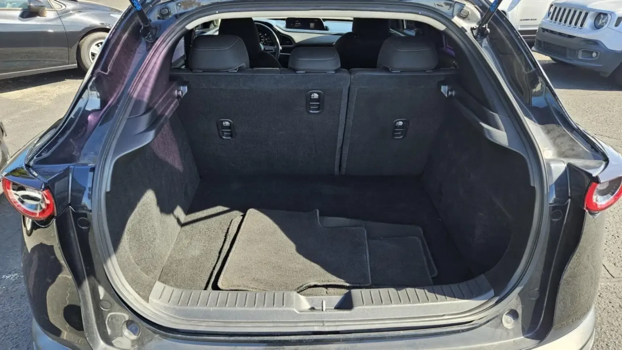 2021 Mazda CX-30 BASE (3MVDMAAL4MM) with an Other engine, located at 5744 Central Avenue, Toledo, OH, 43615, (419) 724-0130, 41.676781, -83.682137 - **Experience the Open Road with the 2021 Mazda CX-30 BASE Your Next Adventure Awaits!**<br /> <br /> If you're seeking the perfect vehicle for weekend getaways or daily commutes, the 2021 Mazda CX-30 BASE is a fabulous choice that merges style, comfort, and functionality. This SUV, available at Aut - Photo#4