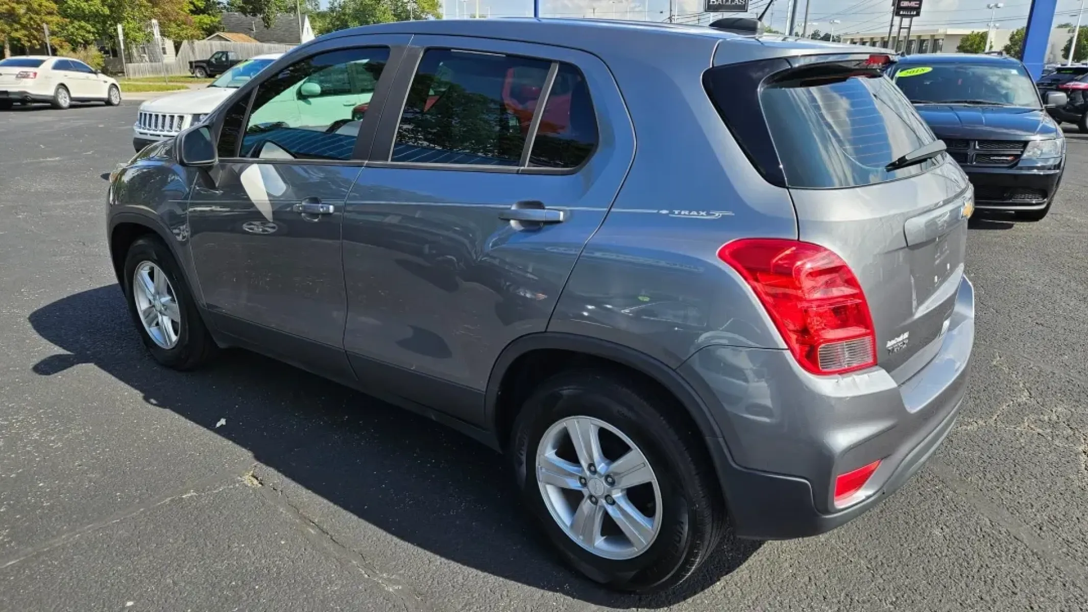 2020 Chevrolet TRAX LS (3GNCJKSB8LL) with an Other engine, located at 5744 Central Avenue, Toledo, OH, 43615, (419) 724-0130, 41.676781, -83.682137 - Are you searching for a versatile vehicle that fits perfectly into your busy lifestyle? Look no further than the 2020 Chevrolet Trax LS, an ideal choice for those who crave adventure without sacrificing comfort and convenience. Whether you're navigating the bustling streets of Toledo or embarking on - Photo#3
