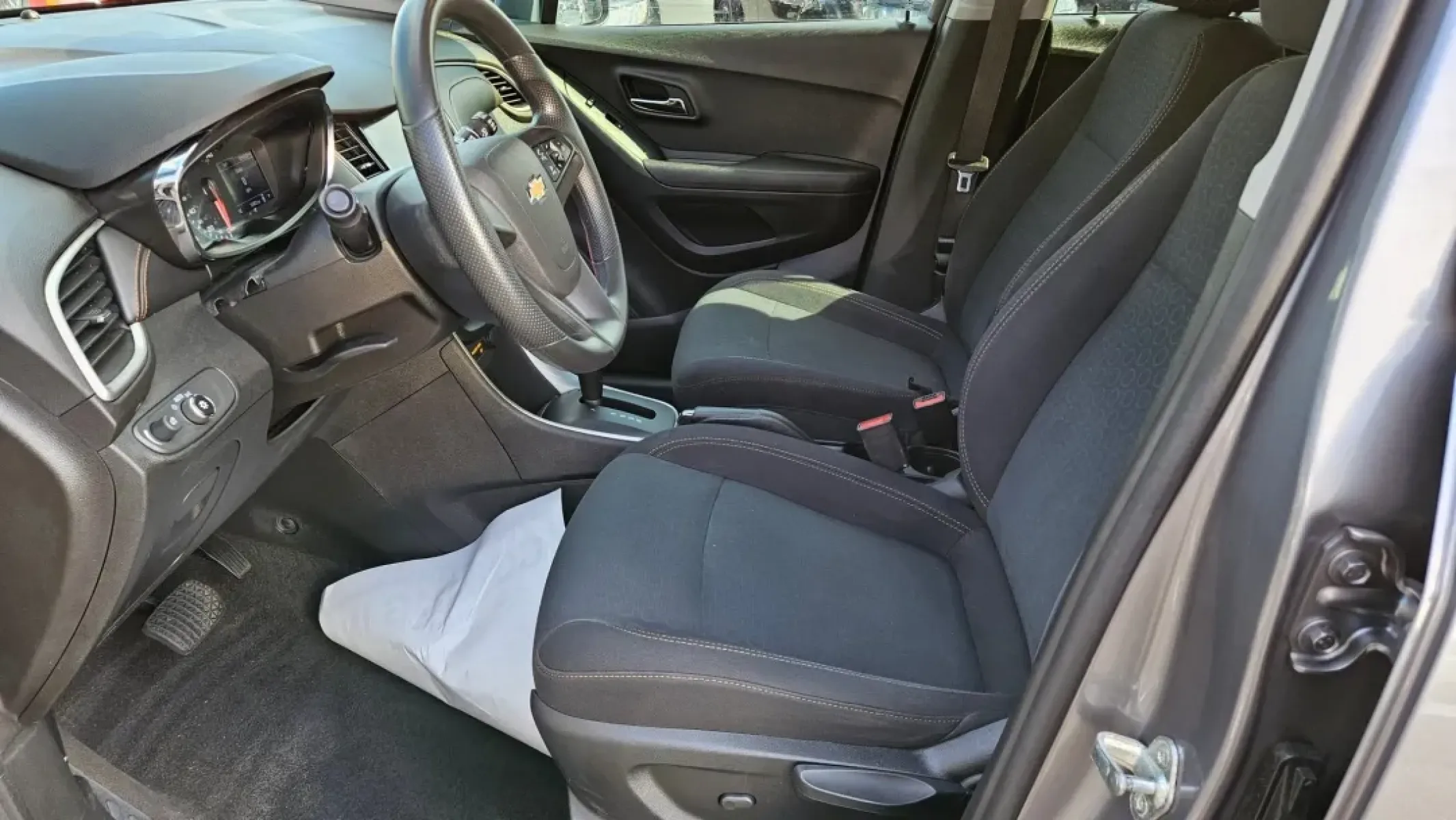 2020 Chevrolet TRAX LS (3GNCJKSB8LL) with an Other engine, located at 5744 Central Avenue, Toledo, OH, 43615, (419) 724-0130, 41.676781, -83.682137 - Are you searching for a versatile vehicle that fits perfectly into your busy lifestyle? Look no further than the 2020 Chevrolet Trax LS, an ideal choice for those who crave adventure without sacrificing comfort and convenience. Whether you're navigating the bustling streets of Toledo or embarking on - Photo#11