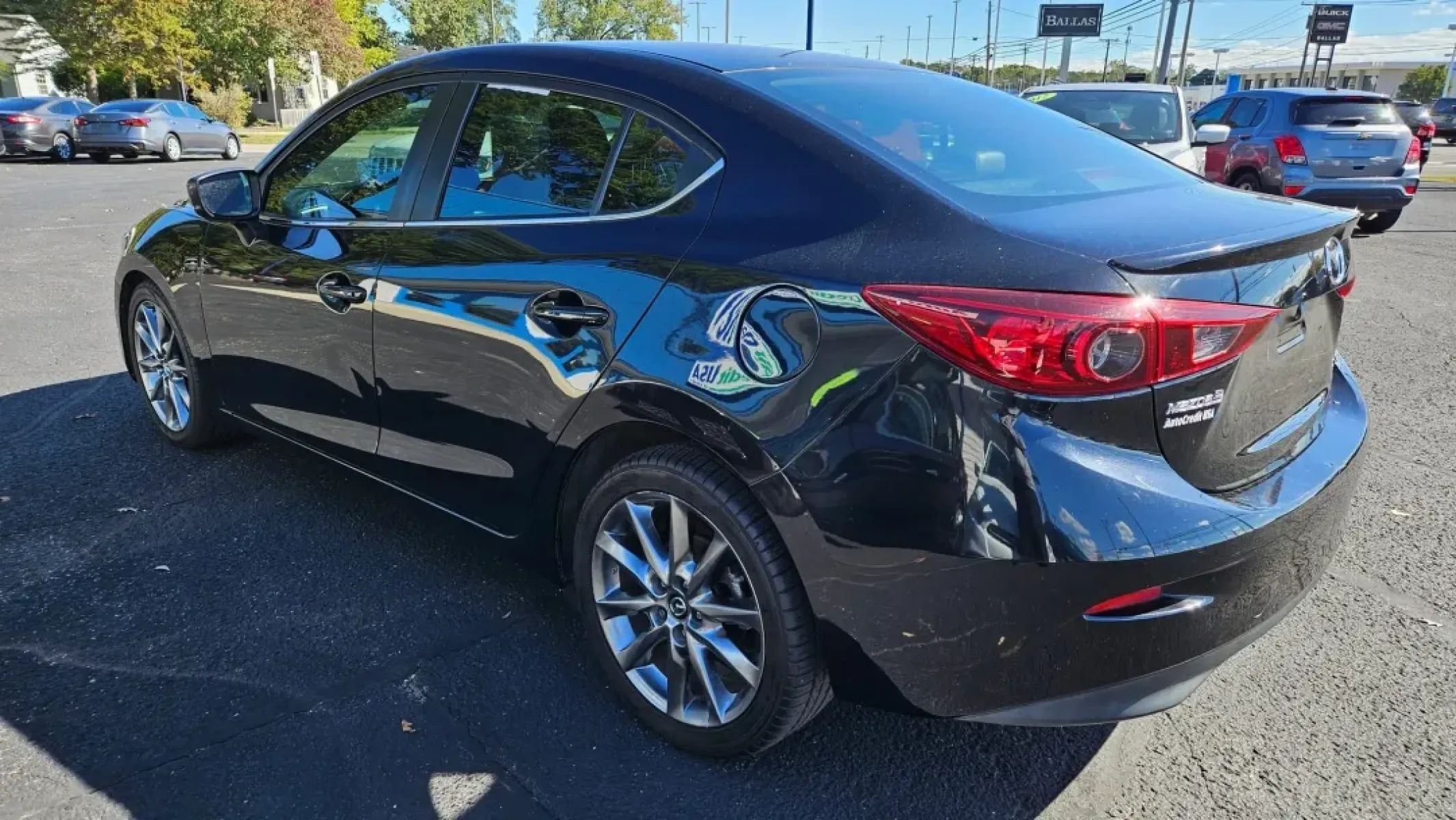 2018 Mazda MAZDA3 TOURING (3MZBN1V30JM) with an Other engine, located at 5744 Central Avenue, Toledo, OH, 43615, (419) 724-0130, 41.676781, -83.682137 - Are you seeking an ideal vehicle for your daily commute or weekend adventures without the pressure of high monthly payments? Look no further than this sleek 2018 Mazda MAZDA3 Touring, available now at Auto Credit in Toledo, OH. Designed for budget-conscious buyers, this sedan combines style, comfort - Photo#3