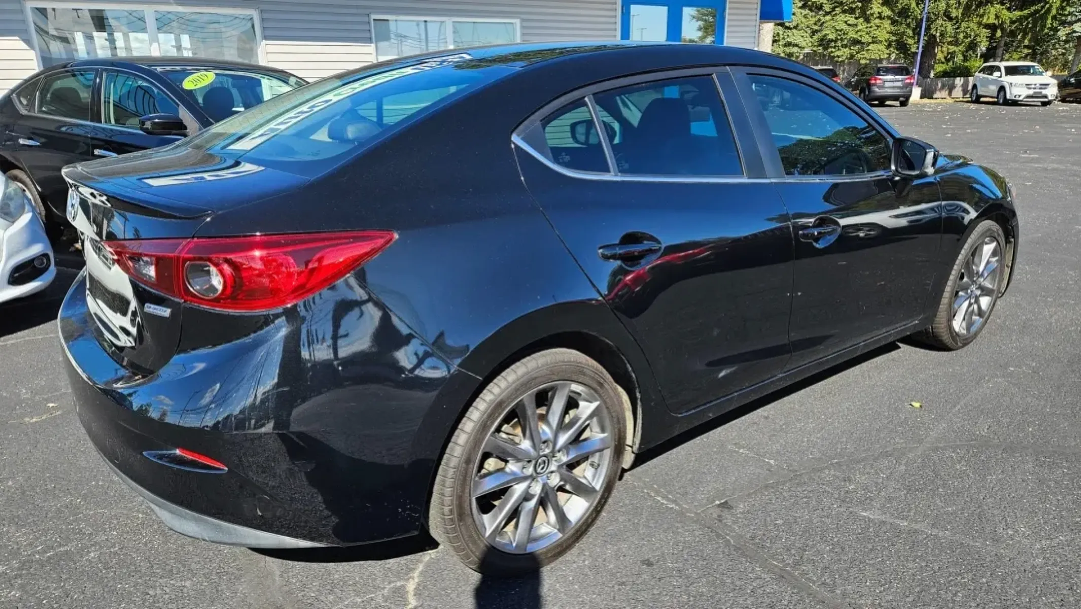 2018 Mazda MAZDA3 TOURING (3MZBN1V30JM) with an Other engine, located at 5744 Central Avenue, Toledo, OH, 43615, (419) 724-0130, 41.676781, -83.682137 - Are you seeking an ideal vehicle for your daily commute or weekend adventures without the pressure of high monthly payments? Look no further than this sleek 2018 Mazda MAZDA3 Touring, available now at Auto Credit in Toledo, OH. Designed for budget-conscious buyers, this sedan combines style, comfort - Photo#4
