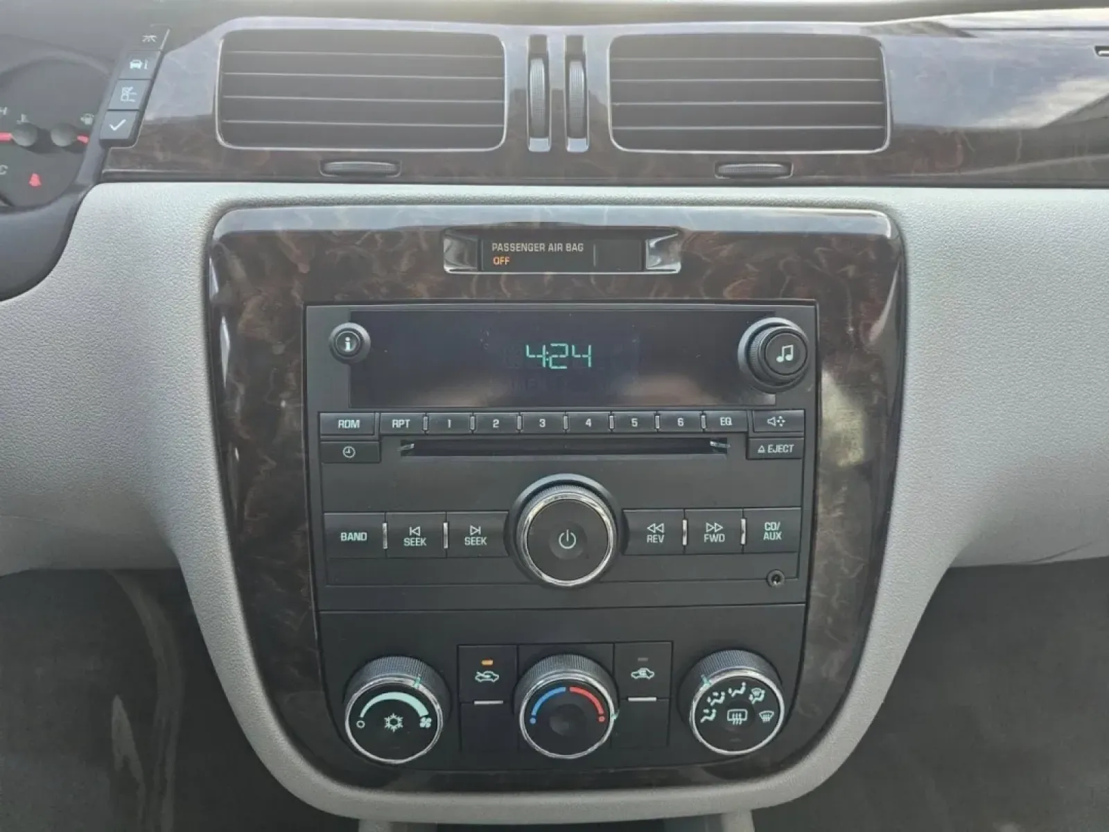 2016 Chevrolet IMPALA LIMITED LS (2G1WA5E34G1) with an Other engine, located at 502 South Main Street, Columbia City, IN, 46725, (260) 244-4645, 41.151382, -85.490578 - **Experience Comfort and Reliability with the 2016 Chevrolet Impala Limited LS - Perfect for Everyday Adventures!**<br /> <br /> Are you in the market for a dependable sedan that can seamlessly accommodate your daily commute, family outings, or weekend getaways? Look no further than this stylish 201 - Photo#4