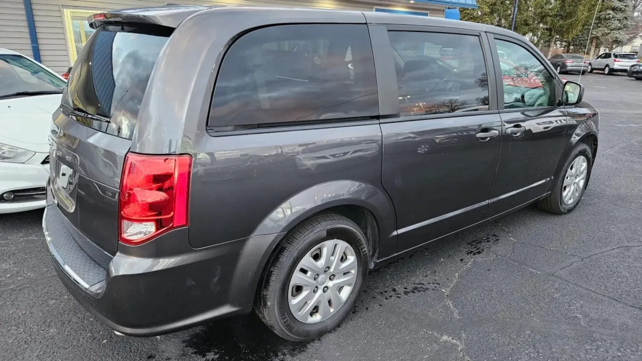 2019 Dodge Grand Caravan (2C4RDGBG0KR) with an Other engine, located at 5744 Central Avenue, Toledo, OH, 43615, (419) 724-0130, 41.676781, -83.682137 - **Unleash Your Family Adventures with the 2019 Dodge Grand Caravan!**<br /> <br /> Are you ready to transform your family outings from ordinary to extraordinary? The 2019 Dodge Grand Caravan is designed for those who crave versatility and comfort, making it the perfect choice for growing families or - Photo#3