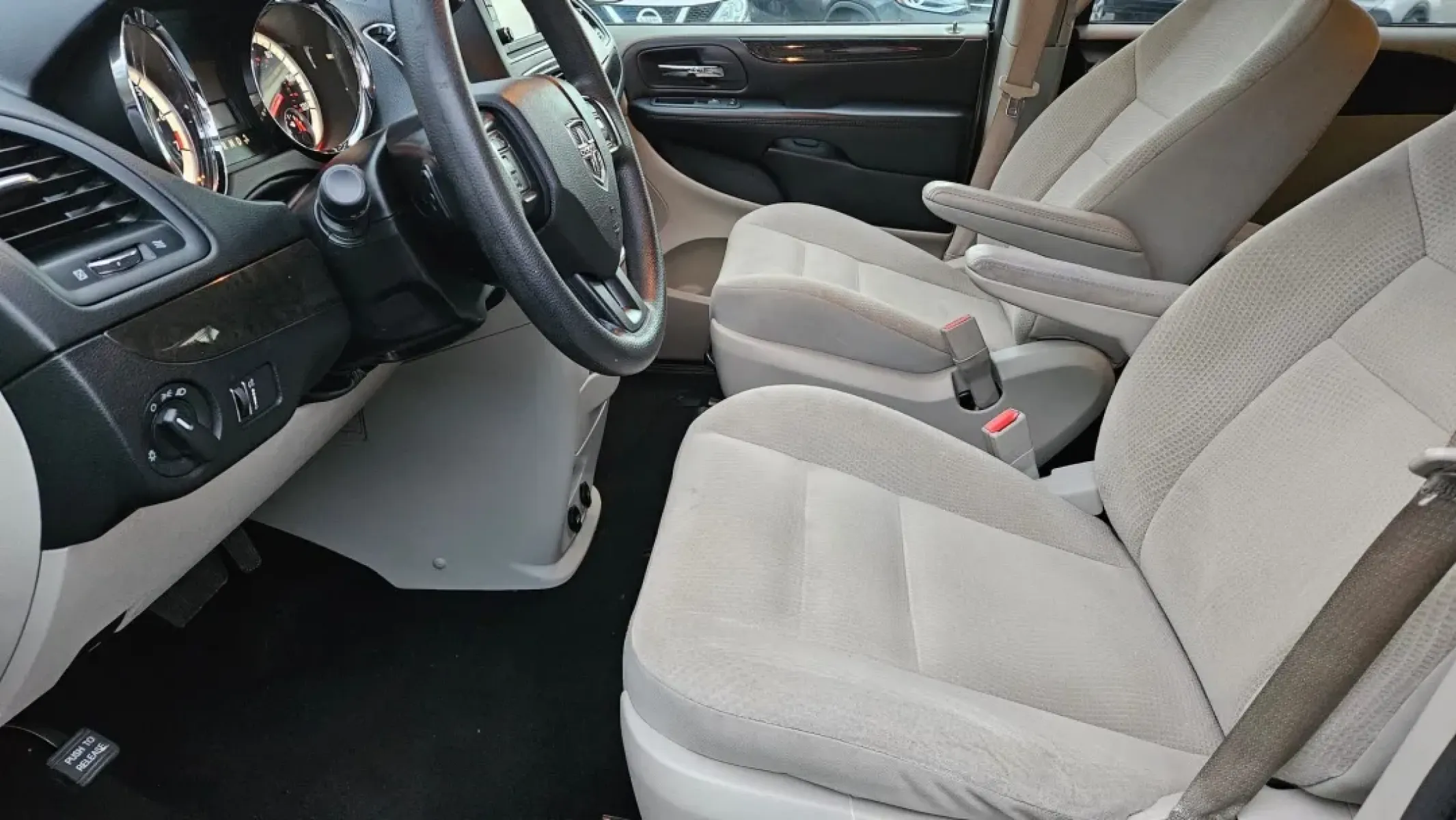 2019 Dodge Grand Caravan (2C4RDGBG0KR) with an Other engine, located at 5744 Central Avenue, Toledo, OH, 43615, (419) 724-0130, 41.676781, -83.682137 - **Unleash Your Family Adventures with the 2019 Dodge Grand Caravan!**<br /> <br /> Are you ready to transform your family outings from ordinary to extraordinary? The 2019 Dodge Grand Caravan is designed for those who crave versatility and comfort, making it the perfect choice for growing families or - Photo#5