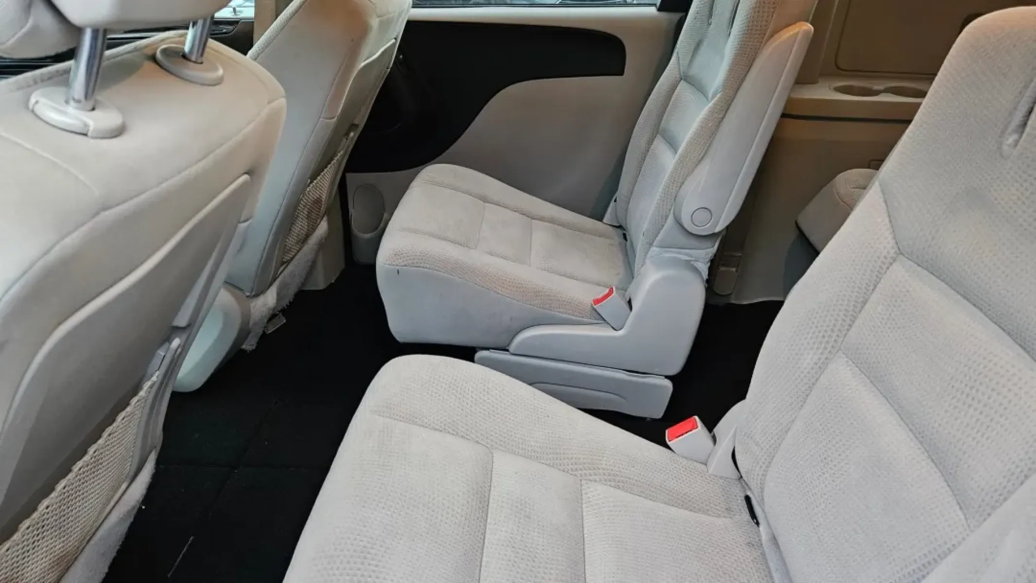 2019 Dodge Grand Caravan (2C4RDGBG0KR) with an Other engine, located at 5744 Central Avenue, Toledo, OH, 43615, (419) 724-0130, 41.676781, -83.682137 - **Unleash Your Family Adventures with the 2019 Dodge Grand Caravan!**<br /> <br /> Are you ready to transform your family outings from ordinary to extraordinary? The 2019 Dodge Grand Caravan is designed for those who crave versatility and comfort, making it the perfect choice for growing families or - Photo#6