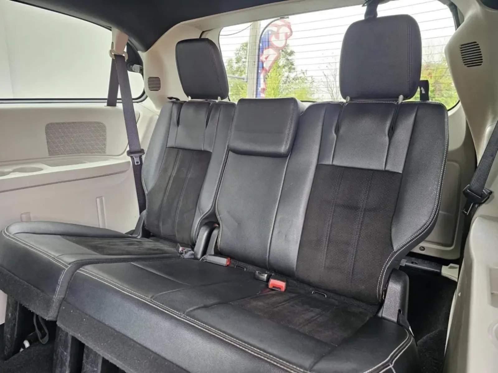 2017 Dodge Grand Caravan (2C4RDGCG6HR) with an Other engine, located at 502 South Main Street, Columbia City, IN, 46725, (260) 244-4645, 41.151382, -85.490578 - Are you looking for a reliable vehicle that can handle everything from family road trips to daily commutes? Look no further! The 2017 Dodge Grand Caravan is the ultimate family-friendly van, perfect for those who prioritize space and comfort while navigating the demands of a busy lifestyle. With its - Photo#2