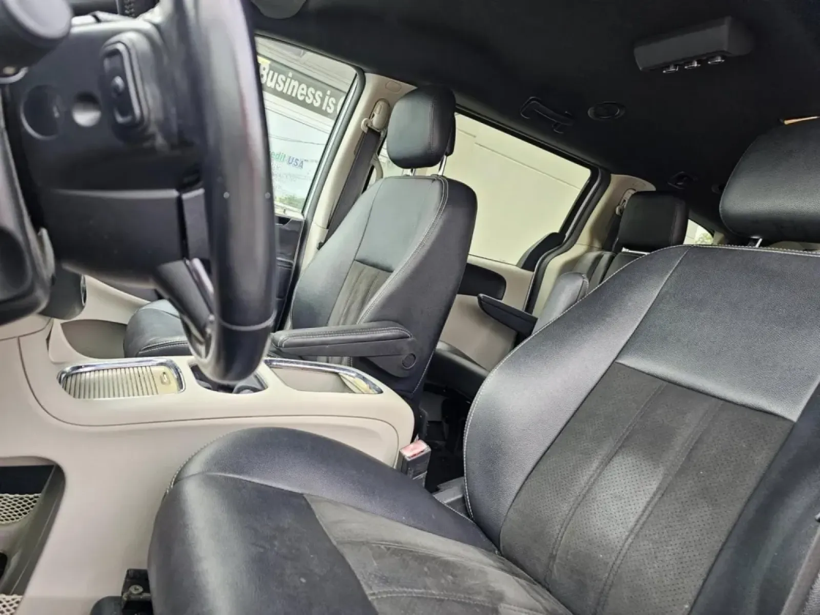 2017 Dodge Grand Caravan (2C4RDGCG6HR) with an Other engine, located at 502 South Main Street, Columbia City, IN, 46725, (260) 244-4645, 41.151382, -85.490578 - Are you looking for a reliable vehicle that can handle everything from family road trips to daily commutes? Look no further! The 2017 Dodge Grand Caravan is the ultimate family-friendly van, perfect for those who prioritize space and comfort while navigating the demands of a busy lifestyle. With its - Photo#3