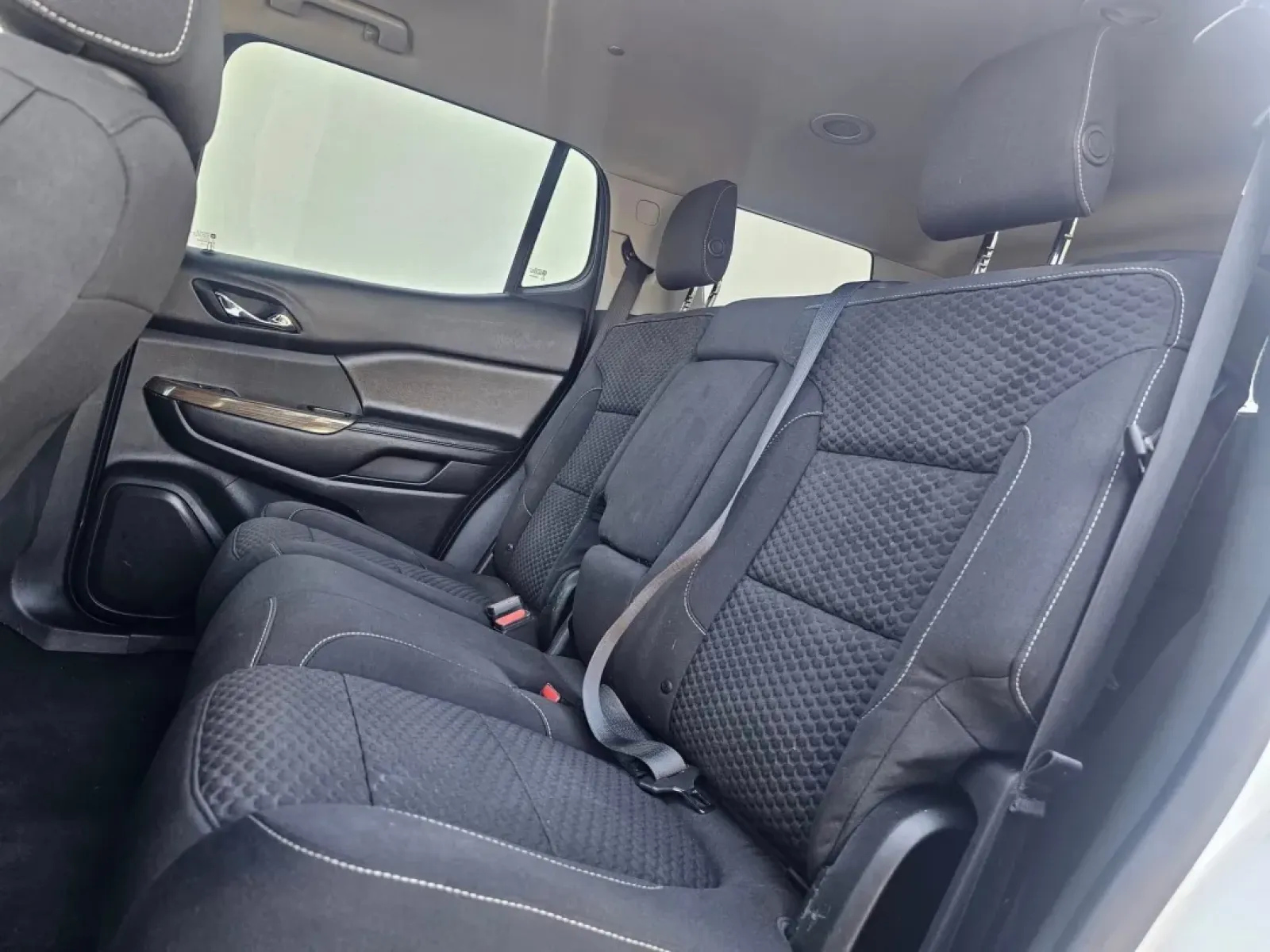 2017 GMC Acadia (1GKKNRLA0HZ) with an Other engine, located at 502 South Main Street, Columbia City, IN, 46725, (260) 244-4645, 41.151382, -85.490578 - **Discover Your Next Adventure with the 2017 GMC Acadia at Auto Credit!** <br /> <br /> Are you ready to take your family on unforgettable road trips or enjoy weekend adventures? Look no further! The 2017 GMC Acadia, available at Auto Credit in Columbia City, Indiana, is the perfect SUV for those wh - Photo#3