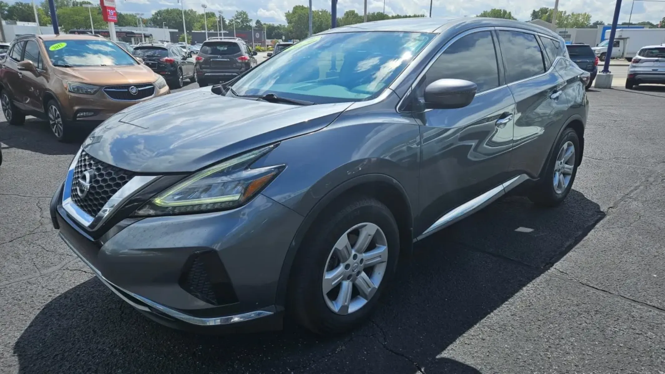 2020 Nissan Murano (5N1AZ2AJ4LN) with an Other engine, located at 5744 Central Avenue, Toledo, OH, 43615, (419) 724-0130, 41.676781, -83.682137 - **Discover Your Next Adventure with the 2020 Nissan Murano at Auto Credit!**<br /> <br /> Are you ready to elevate your family adventures and daily commutes with style and confidence? Look no further than this stunning 2020 Nissan Murano, available now at Auto Credit in Toledo, Ohio! This versatile - Photo#2
