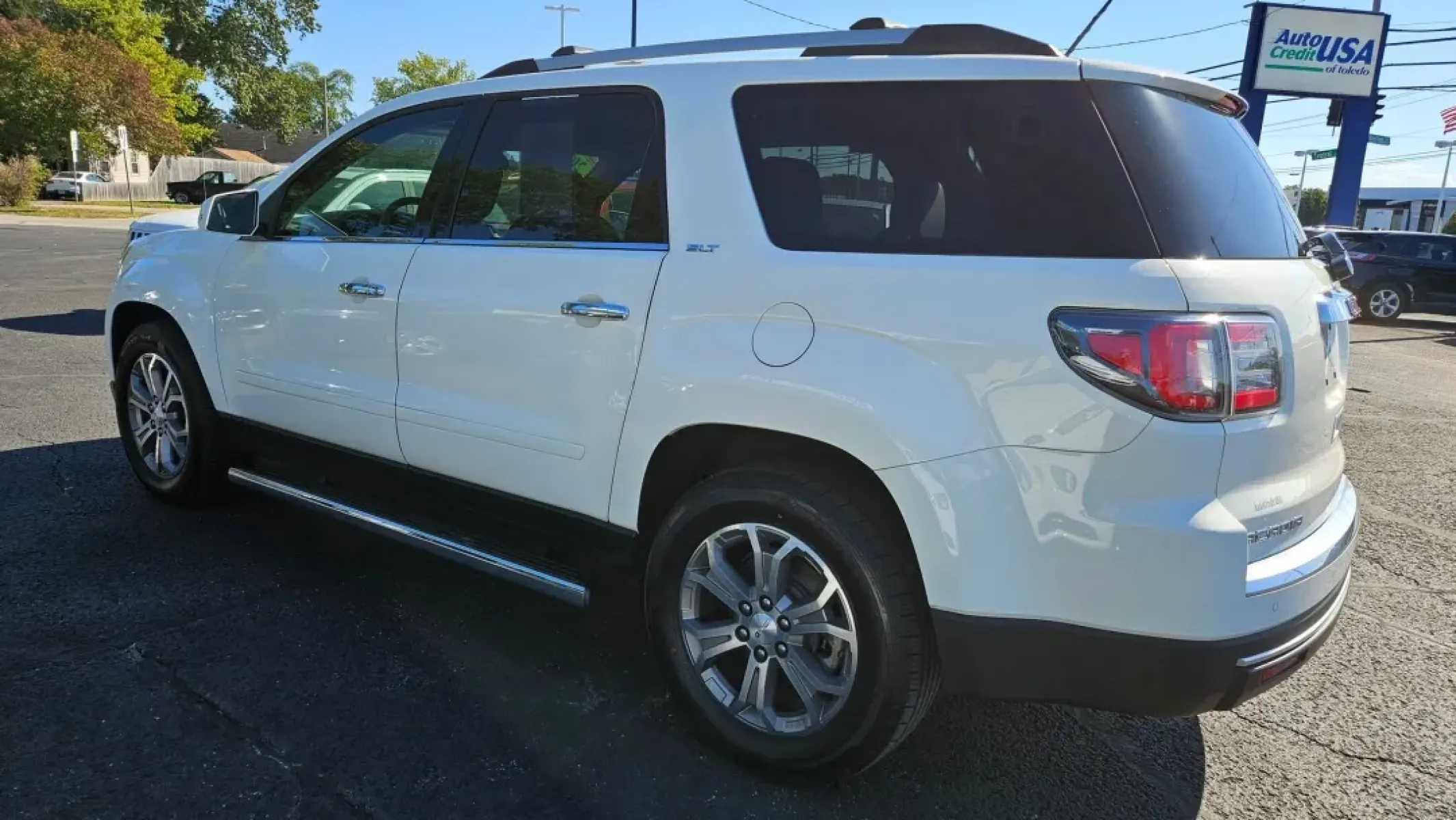 2015 GMC Acadia (1GKKRRKD0FJ) with an Other engine, located at 5744 Central Avenue, Toledo, OH, 43615, (419) 724-0130, 41.676781, -83.682137 - **Unleash Your Adventurous Spirit with the 2015 GMC Acadia - Perfect for Family Journeys and Weekend Getaways!**<br /> <br /> Are you in search of a versatile and spacious vehicle that can easily accommodate your growing family or weekend adventures? Look no further! The 2015 GMC Acadia is the perfe - Photo#2