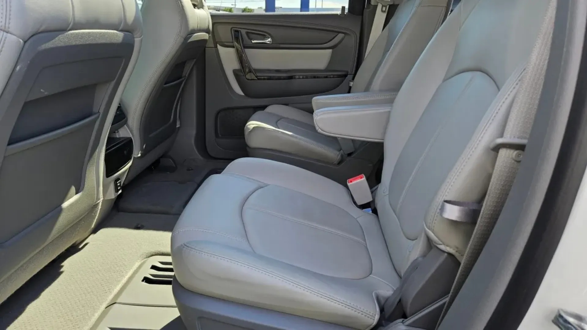 2015 GMC Acadia (1GKKRRKD0FJ) with an Other engine, located at 5744 Central Avenue, Toledo, OH, 43615, (419) 724-0130, 41.676781, -83.682137 - **Unleash Your Adventurous Spirit with the 2015 GMC Acadia - Perfect for Family Journeys and Weekend Getaways!**<br /> <br /> Are you in search of a versatile and spacious vehicle that can easily accommodate your growing family or weekend adventures? Look no further! The 2015 GMC Acadia is the perfe - Photo#6