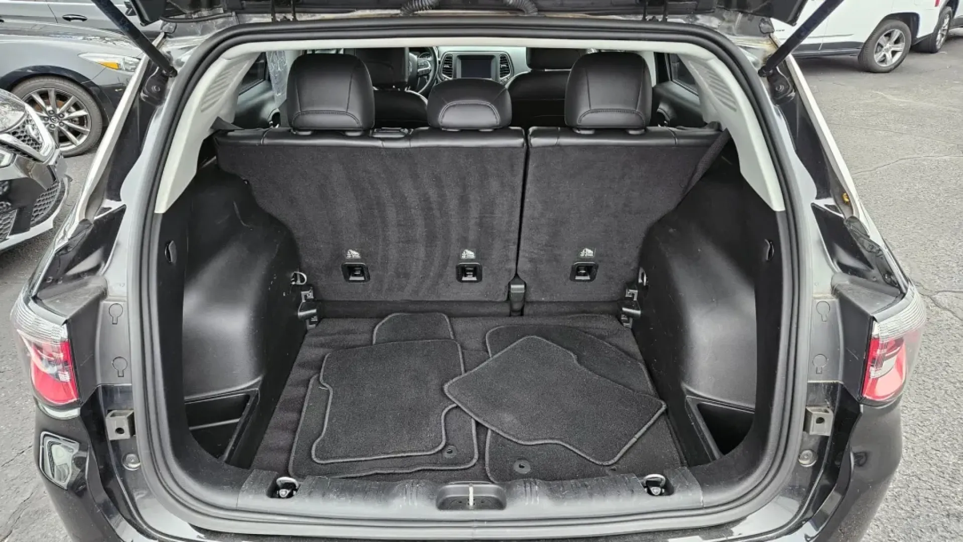 2019 Jeep Compass (3C4NJCBB1KT) with an Other engine, located at 5744 Central Avenue, Toledo, OH, 43615, (419) 724-0130, 41.676781, -83.682137 - **Adventure Awaits with the 2019 Jeep Compass Your Perfect Companion for Weekend Getaways!**<br /> <br /> If you're looking for the ideal vehicle to enhance your lifestyle and tackle your daily adventures, the 2019 Jeep Compass is the SUV for you. Whether you're cruising through Toledo's beautiful - Photo#4