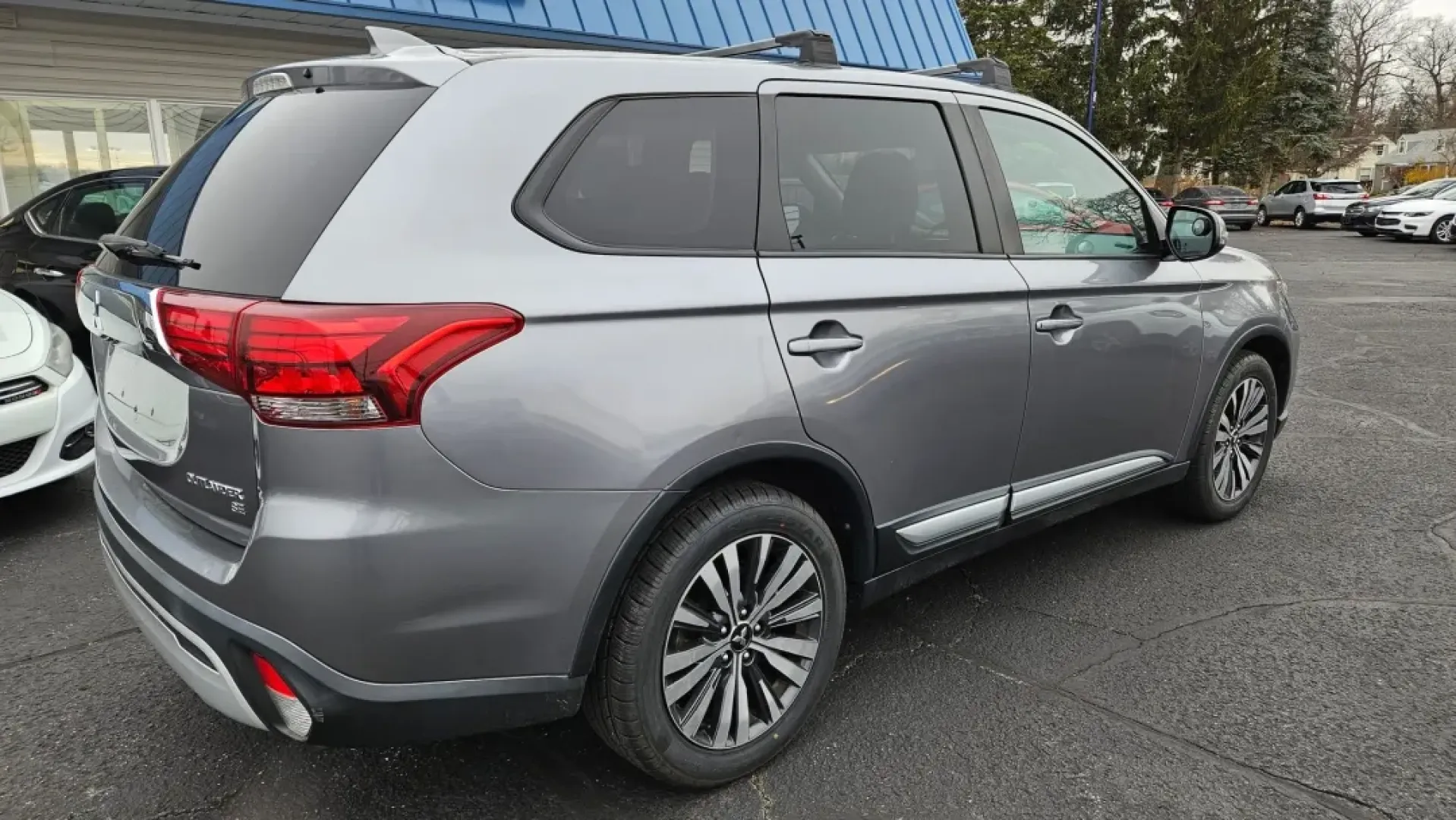 2019 Mitsubishi Outlander (JA4AD3A31KZ) with an Other engine, located at 5744 Central Avenue, Toledo, OH, 43615, (419) 724-0130, 41.676781, -83.682137 - **Discover Your Next Adventure with a 2019 Mitsubishi Outlander at Auto Credit in Toledo, OH!**<br /> <br /> Are you looking for the perfect vehicle to enhance your family's lifestyle, fit your daily commute, or accompany you on weekend getaways? Look no further! The 2019 Mitsubishi Outlander is the - Photo#3