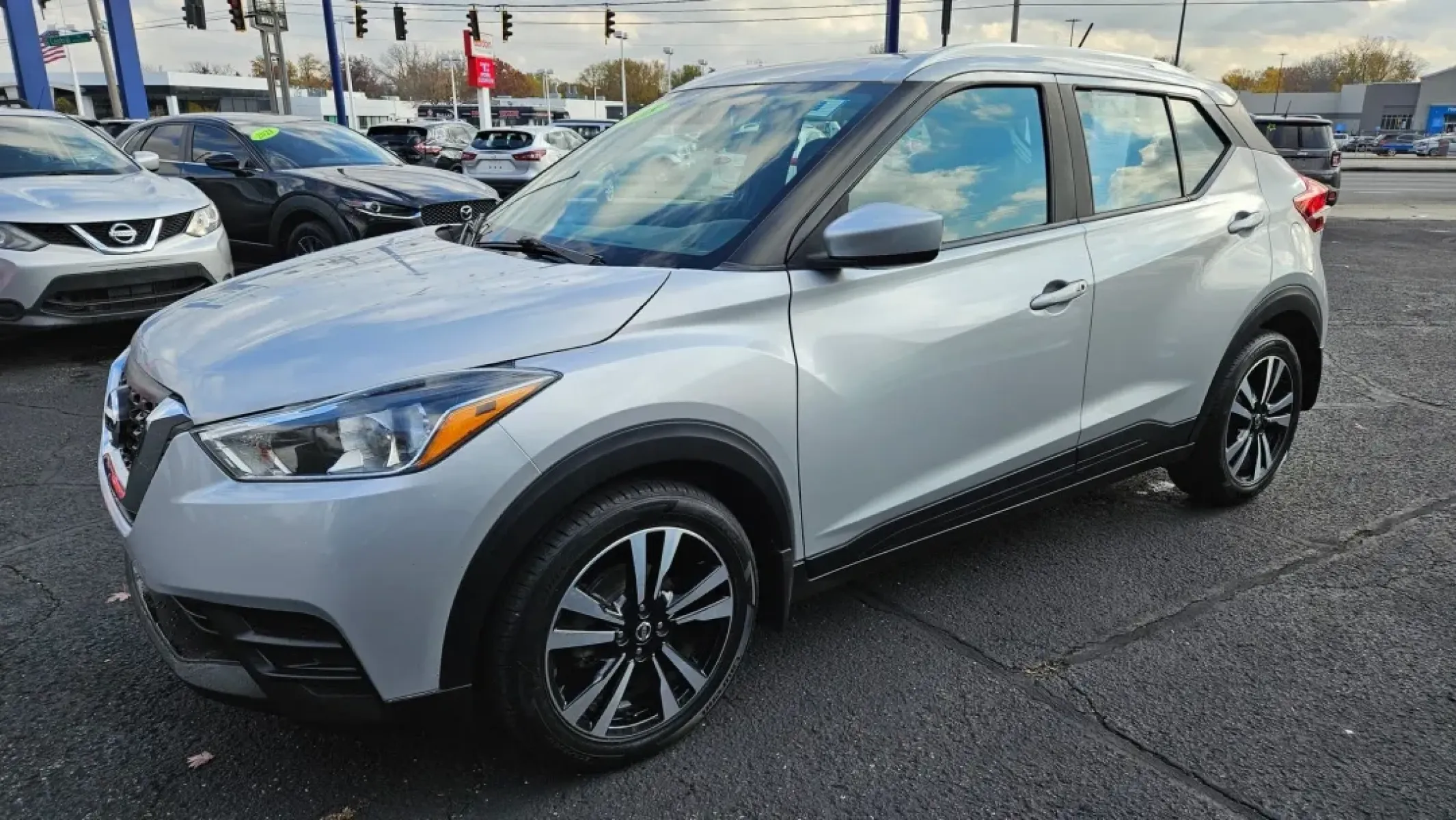 2018 Nissan KICKS SR; S; SV (3N1CP5CU4JL) with an Other engine, located at 5744 Central Avenue, Toledo, OH, 43615, (419) 724-0130, 41.676781, -83.682137 - ### Discover Your Next Adventure with the 2018 Nissan KICKS SR at Auto Credit in Toledo, OH!<br /> <br /> Are you ready for your next journey? Whether you're navigating the bustling streets of Toledo or planning a weekend getaway to the scenic shores of Lake Erie, the 2018 Nissan KICKS SR is the per - Photo#1