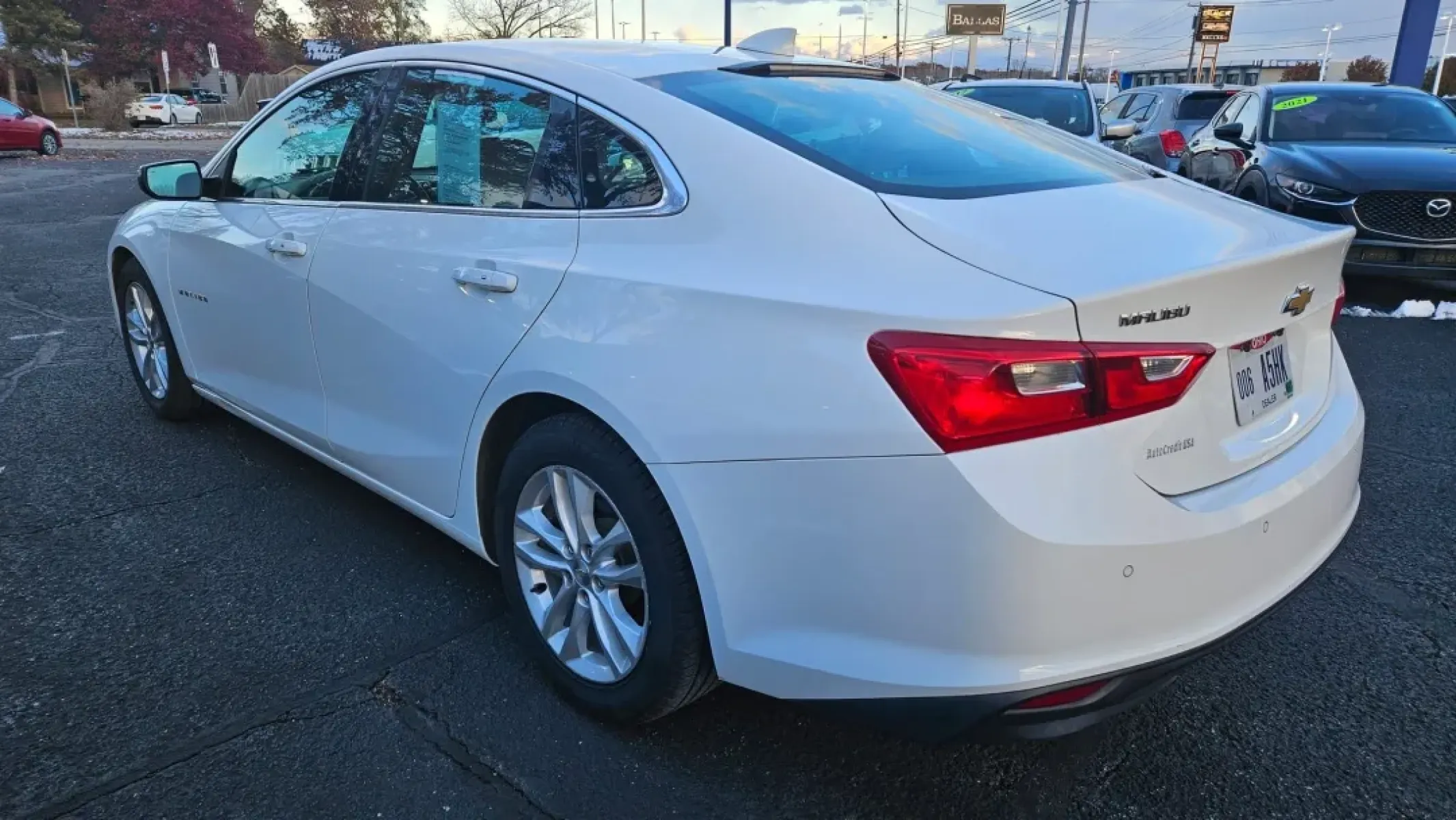 2017 Chevrolet MALIBU LT (1LT) (1G1ZE5ST7HF) with an Other engine, located at 5744 Central Avenue, Toledo, OH, 43615, (419) 724-0130, 41.676781, -83.682137 - **Experience Unmatched Comfort and Style with the 2017 Chevrolet Malibu LT at Auto Credit in Toledo, OH!**<br /> <br /> Are you a busy commuter navigating the bustling streets of Toledo or perhaps a parent looking for a dependable vehicle to accommodate your growing family? Look no further! The 2017 - Photo#2