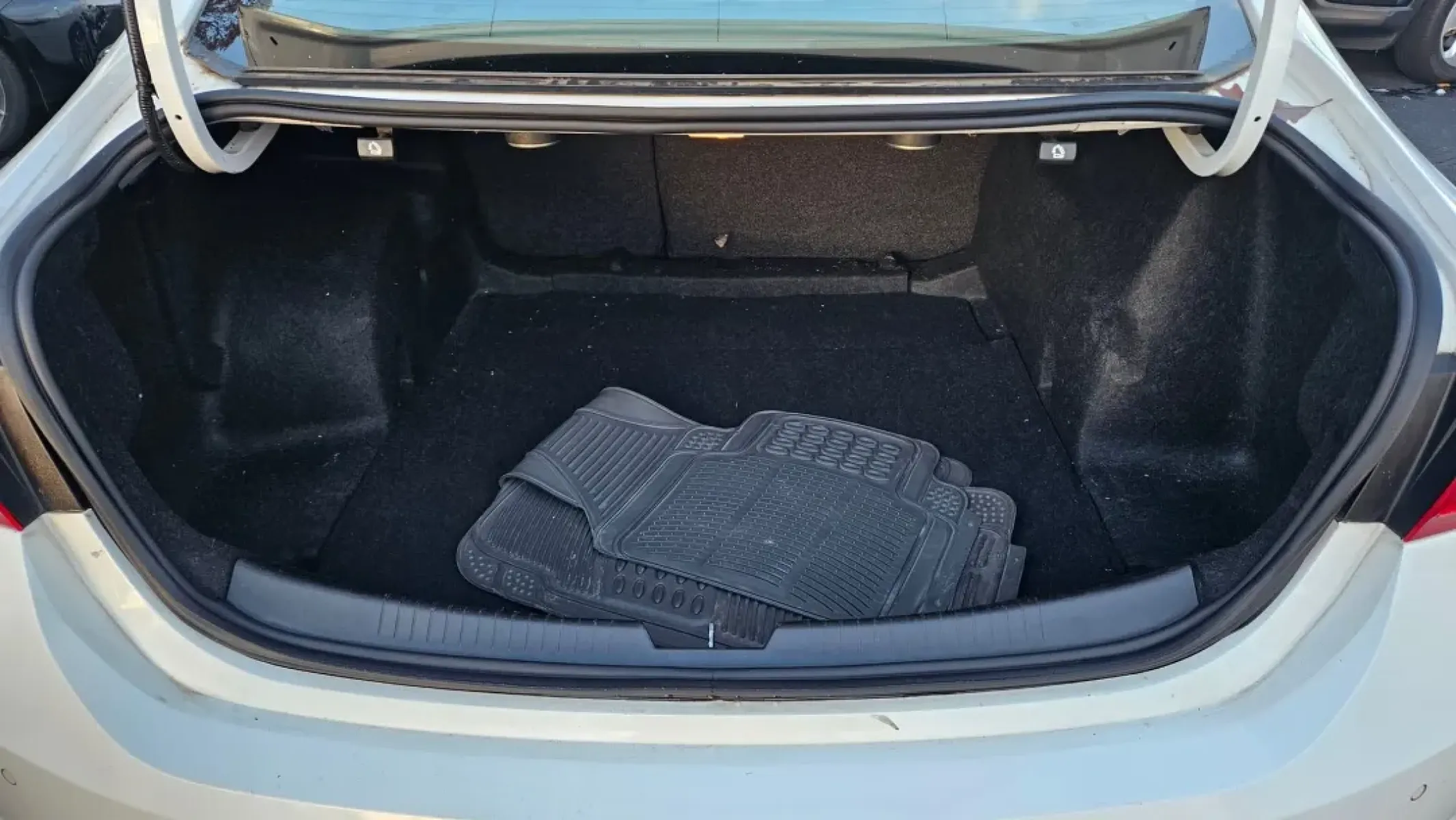 2017 Chevrolet MALIBU LT (1LT) (1G1ZE5ST7HF) with an Other engine, located at 5744 Central Avenue, Toledo, OH, 43615, (419) 724-0130, 41.676781, -83.682137 - **Experience Unmatched Comfort and Style with the 2017 Chevrolet Malibu LT at Auto Credit in Toledo, OH!**<br /> <br /> Are you a busy commuter navigating the bustling streets of Toledo or perhaps a parent looking for a dependable vehicle to accommodate your growing family? Look no further! The 2017 - Photo#4