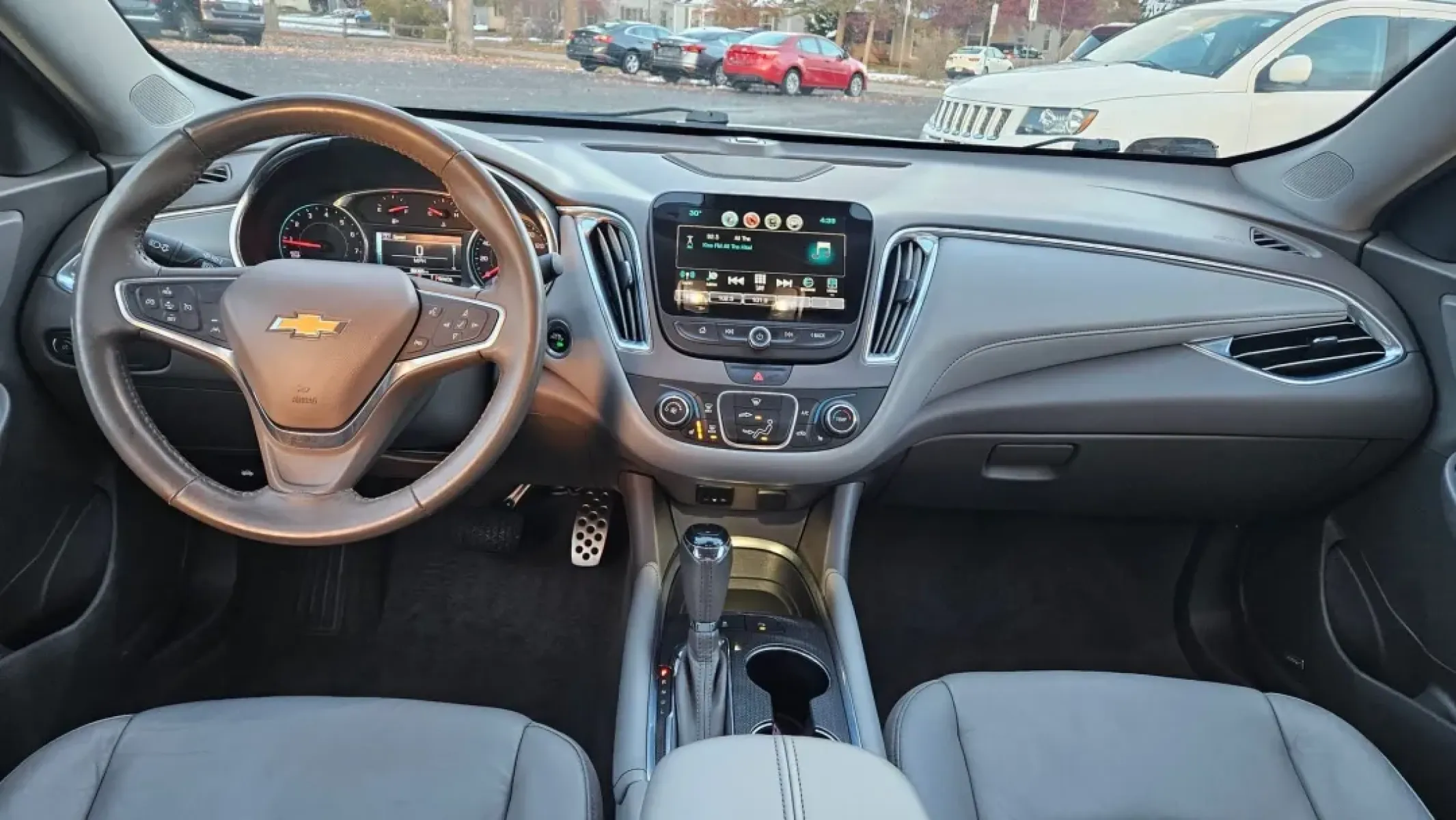 2017 Chevrolet MALIBU LT (1LT) (1G1ZE5ST7HF) with an Other engine, located at 5744 Central Avenue, Toledo, OH, 43615, (419) 724-0130, 41.676781, -83.682137 - **Experience Unmatched Comfort and Style with the 2017 Chevrolet Malibu LT at Auto Credit in Toledo, OH!**<br /> <br /> Are you a busy commuter navigating the bustling streets of Toledo or perhaps a parent looking for a dependable vehicle to accommodate your growing family? Look no further! The 2017 - Photo#6