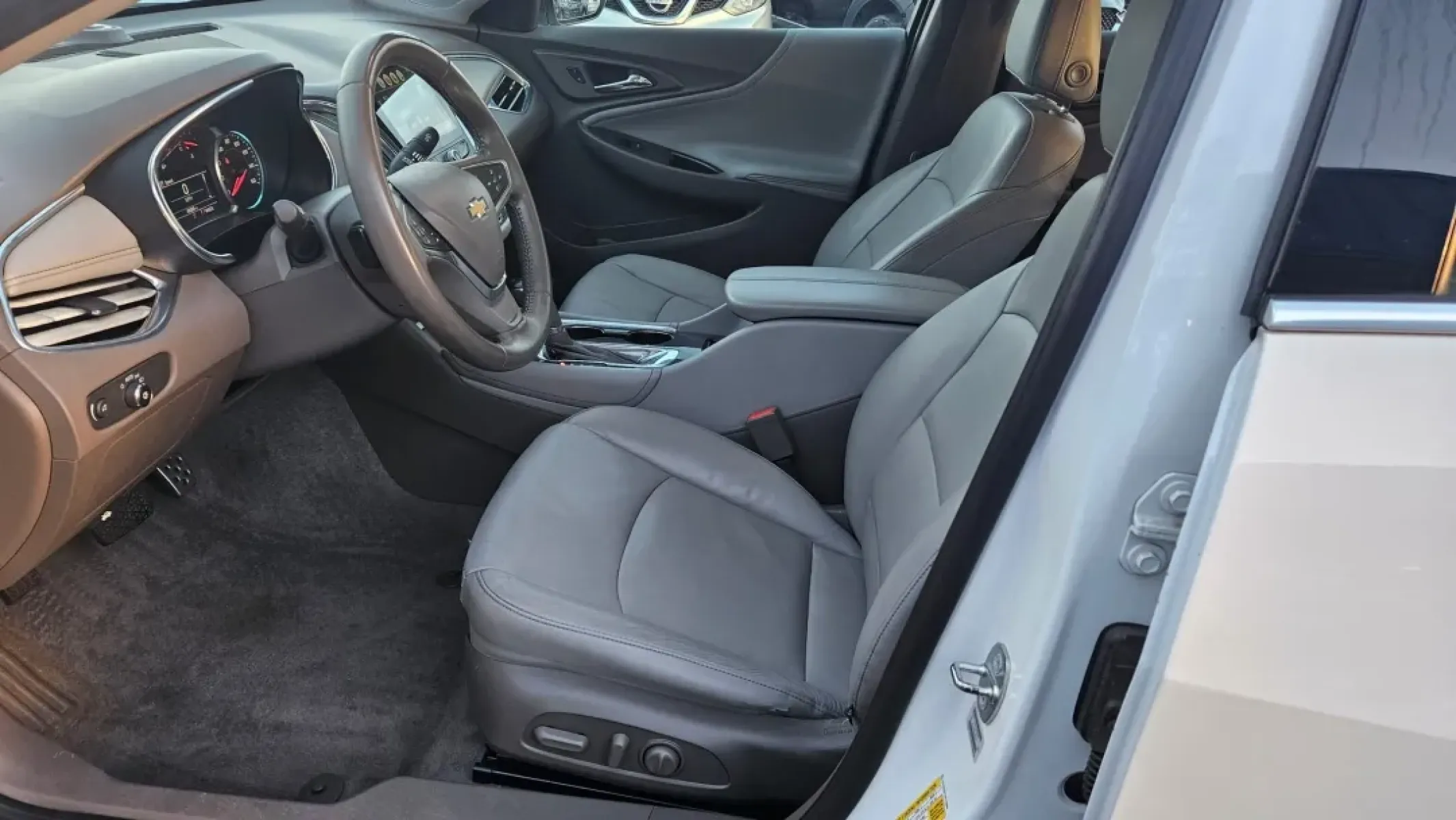 2017 Chevrolet MALIBU LT (1LT) (1G1ZE5ST7HF) with an Other engine, located at 5744 Central Avenue, Toledo, OH, 43615, (419) 724-0130, 41.676781, -83.682137 - **Experience Unmatched Comfort and Style with the 2017 Chevrolet Malibu LT at Auto Credit in Toledo, OH!**<br /> <br /> Are you a busy commuter navigating the bustling streets of Toledo or perhaps a parent looking for a dependable vehicle to accommodate your growing family? Look no further! The 2017 - Photo#9