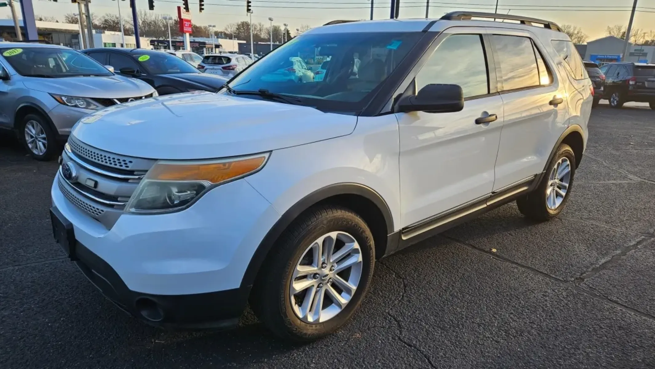 2015 Ford EXPLORER BASE (1FM5K8B83FG) with an Other engine, located at 5744 Central Avenue, Toledo, OH, 43615, (419) 724-0130, 41.676781, -83.682137 - **Adventure Awaits with the 2015 Ford Explorer Base SUV at Auto Credit Toledo!**<br /> <br /> Are you ready for your next family adventure or daily commute? Look no further than this spacious 2015 Ford Explorer Base, available now at Auto Credit in Toledo, Ohio. Whether you're planning a weekend get - Photo#1