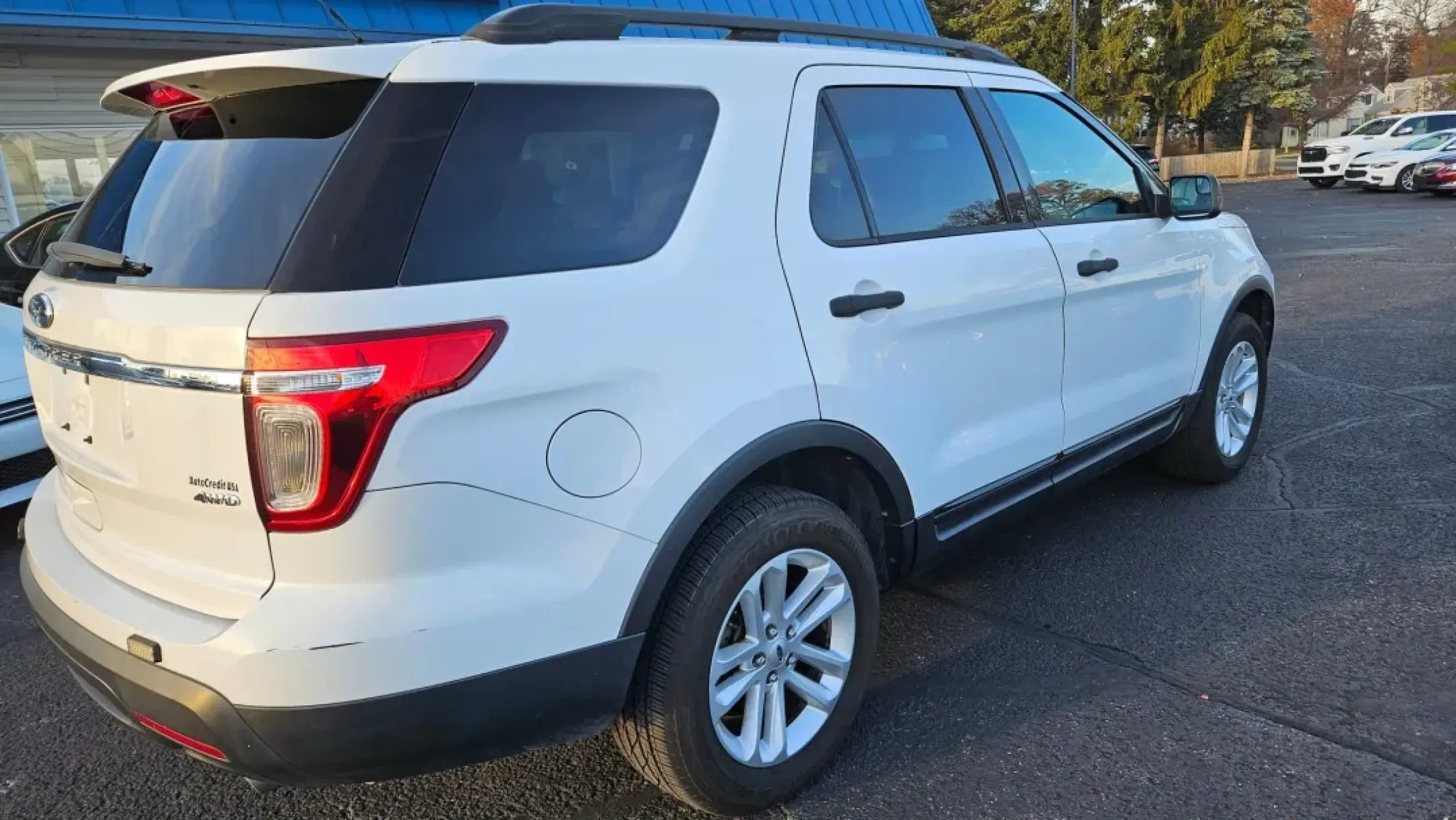 2015 Ford EXPLORER BASE (1FM5K8B83FG) with an Other engine, located at 5744 Central Avenue, Toledo, OH, 43615, (419) 724-0130, 41.676781, -83.682137 - **Adventure Awaits with the 2015 Ford Explorer Base SUV at Auto Credit Toledo!**<br /> <br /> Are you ready for your next family adventure or daily commute? Look no further than this spacious 2015 Ford Explorer Base, available now at Auto Credit in Toledo, Ohio. Whether you're planning a weekend get - Photo#3