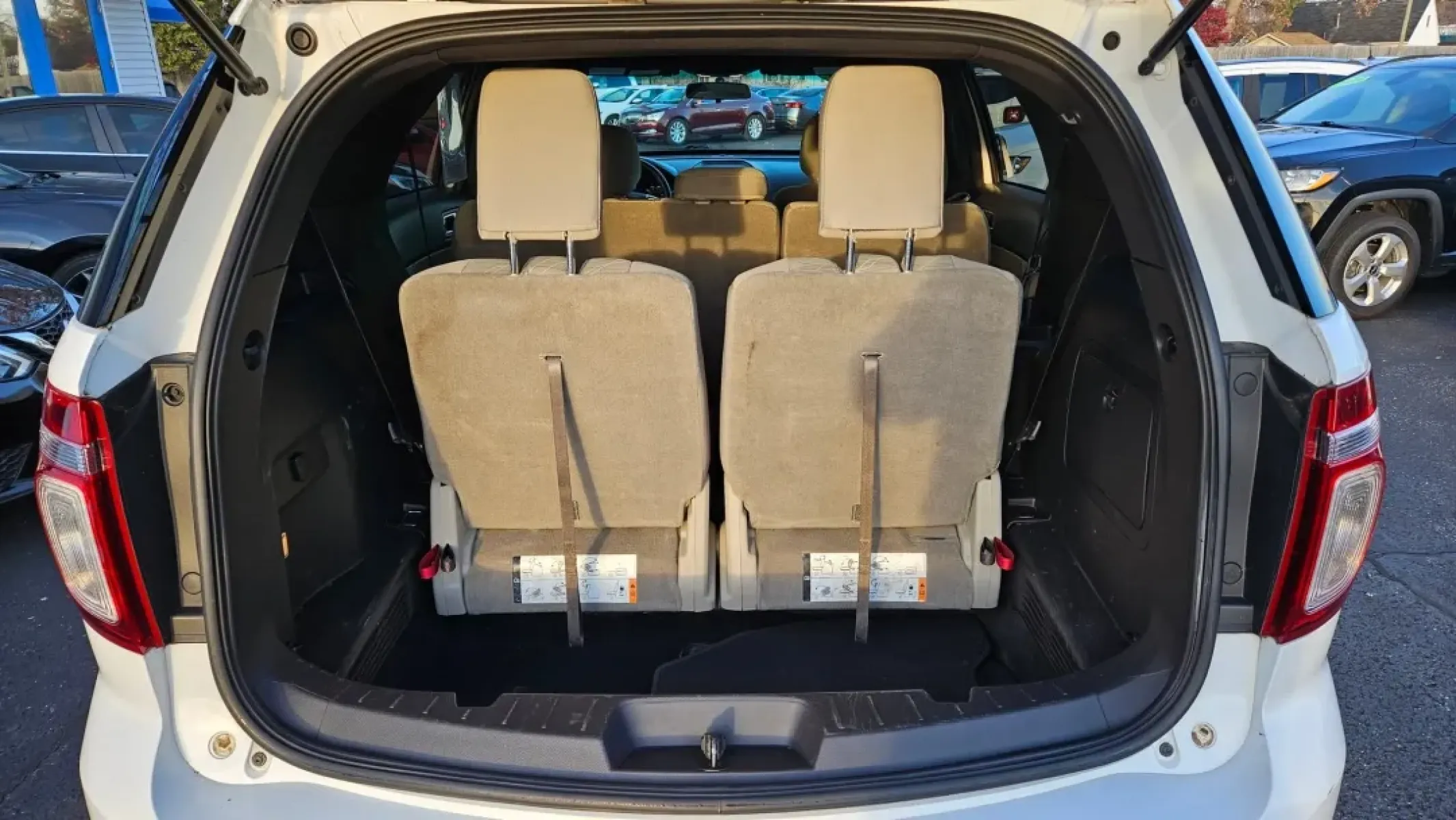 2015 Ford EXPLORER BASE (1FM5K8B83FG) with an Other engine, located at 5744 Central Avenue, Toledo, OH, 43615, (419) 724-0130, 41.676781, -83.682137 - **Adventure Awaits with the 2015 Ford Explorer Base SUV at Auto Credit Toledo!**<br /> <br /> Are you ready for your next family adventure or daily commute? Look no further than this spacious 2015 Ford Explorer Base, available now at Auto Credit in Toledo, Ohio. Whether you're planning a weekend get - Photo#4