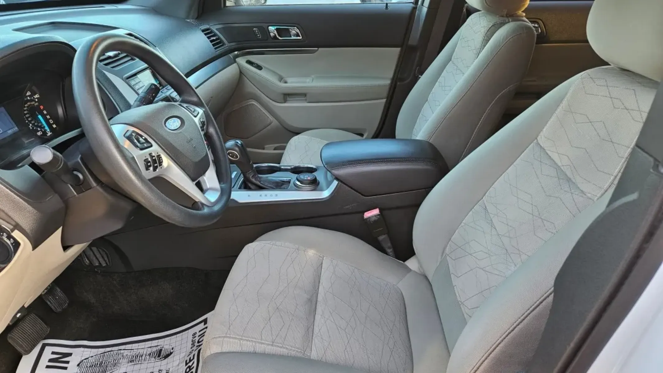 2015 Ford EXPLORER BASE (1FM5K8B83FG) with an Other engine, located at 5744 Central Avenue, Toledo, OH, 43615, (419) 724-0130, 41.676781, -83.682137 - **Adventure Awaits with the 2015 Ford Explorer Base SUV at Auto Credit Toledo!**<br /> <br /> Are you ready for your next family adventure or daily commute? Look no further than this spacious 2015 Ford Explorer Base, available now at Auto Credit in Toledo, Ohio. Whether you're planning a weekend get - Photo#9