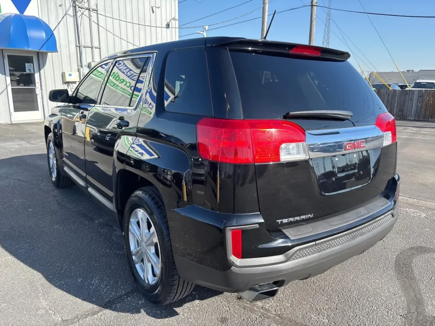 2017 GMC TERRAIN (2GKALMEK8H6) with an Other engine, located at 100 West Coliseum Boulevard, Fort Wayne, IN, 46805, (260) 471-0567, 41.118340, -85.141014 - **Unleash Your Adventurous Spirit with the 2017 GMC Terrain at Auto Credit in Fort Wayne** <br /> <br /> Are you searching for the perfect vehicle that matches your adventurous lifestyle? Look no further! The 2017 GMC Terrain, now available at Auto Credit in Fort Wayne, Indiana, is designed for bot - Photo#2