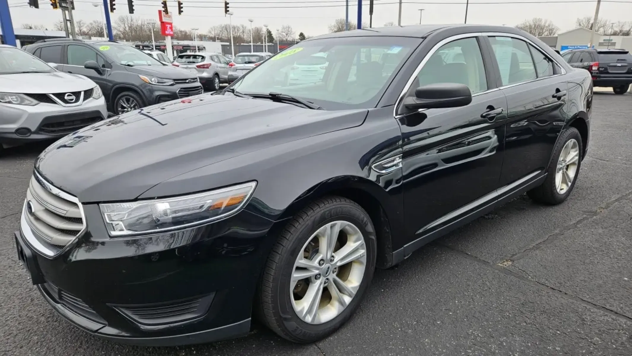 2018 Ford TAURUS SE (1FAHP2D86JG) with an Other engine, located at 5744 Central Avenue, Toledo, OH, 43615, (419) 724-0130, 41.676781, -83.682137 - **Drive Your Future with Confidence: 2018 Ford Taurus SE at Auto Credit in Toledo, OH**<br /> <br /> Are you in the market for a dependable sedan that caters to your daily commuting needs while providing comfort and style? Look no further! The 2018 Ford Taurus SE is the perfect vehicle for budget-co - Photo#1