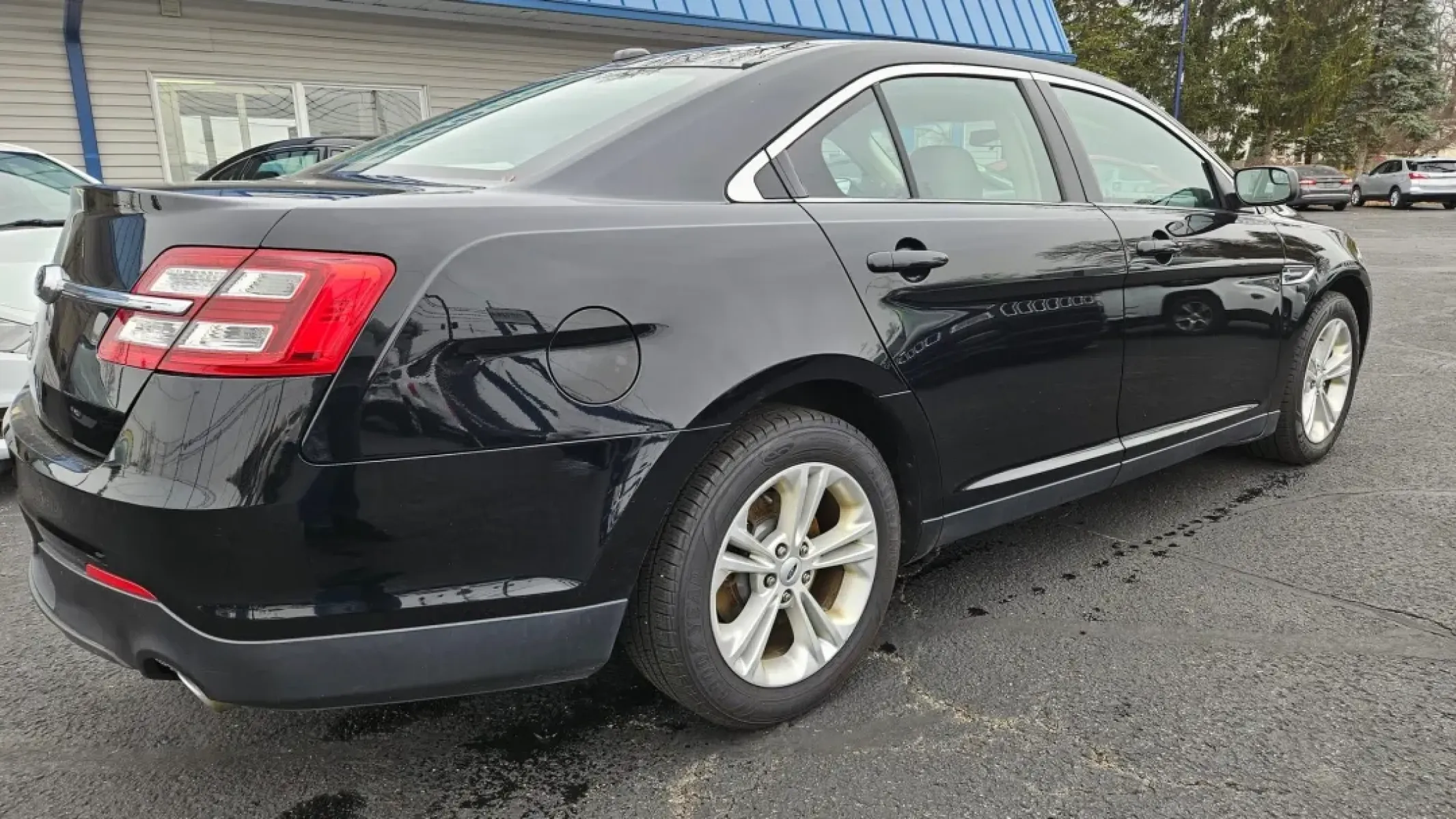 2018 Ford TAURUS SE (1FAHP2D86JG) with an Other engine, located at 5744 Central Avenue, Toledo, OH, 43615, (419) 724-0130, 41.676781, -83.682137 - **Drive Your Future with Confidence: 2018 Ford Taurus SE at Auto Credit in Toledo, OH**<br /> <br /> Are you in the market for a dependable sedan that caters to your daily commuting needs while providing comfort and style? Look no further! The 2018 Ford Taurus SE is the perfect vehicle for budget-co - Photo#3