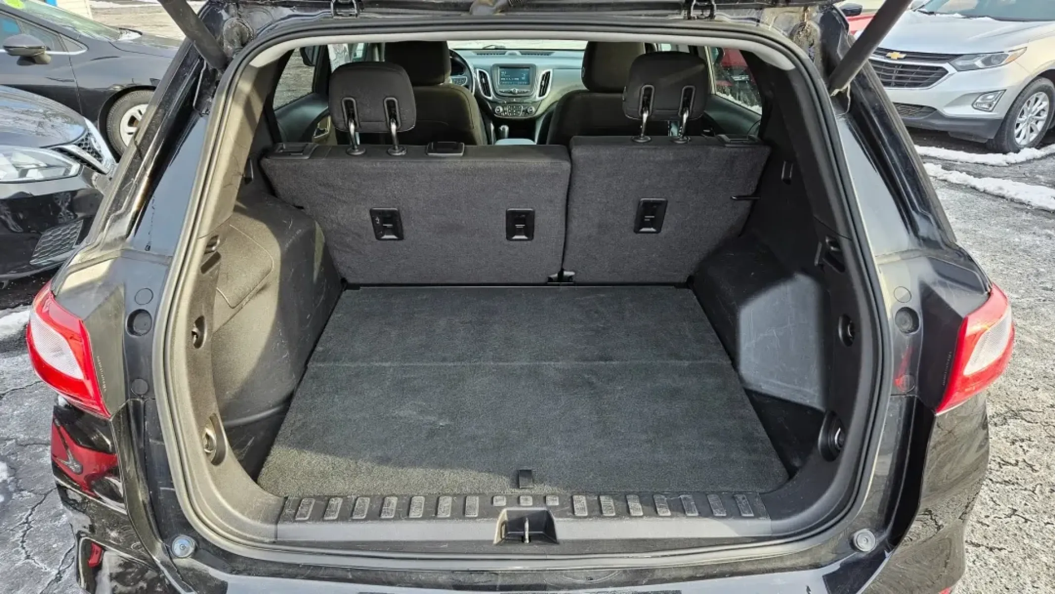 2018 Chevrolet EQUINOX LT (1LT) (2GNAXSEV9J6) with an Other engine, located at 5744 Central Avenue, Toledo, OH, 43615, (419) 724-0130, 41.676781, -83.682137 - **Discover Your Next Adventure with the 2018 Chevrolet Equinox LT - Perfect for Every Journey!**<br /> <br /> Are you searching for a reliable vehicle that fits your active lifestyle? Look no further! The 2018 Chevrolet Equinox LT (1LT) is your ideal companion for everything from family road trips t - Photo#4