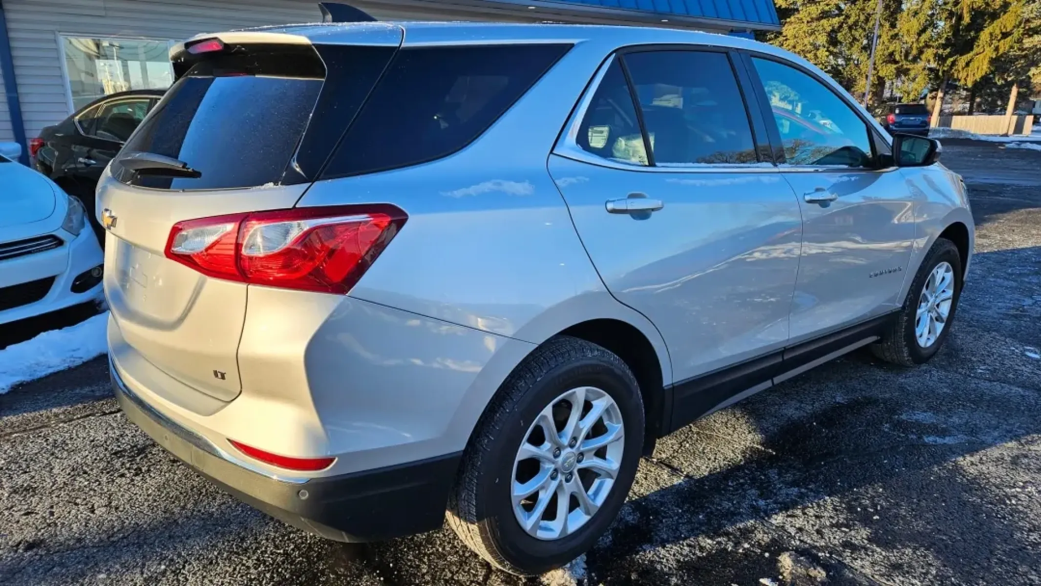 2018 Chevrolet EQUINOX (2GNAXJEV1J6) with an Other engine, located at 5744 Central Avenue, Toledo, OH, 43615, (419) 724-0130, 41.676781, -83.682137 - **Get Ready for Adventure with the 2018 Chevrolet Equinox at Auto Credit in Toledo, OH!**<br /> <br /> Are you searching for a versatile vehicle that fits seamlessly into your busy lifestyle? Look no further than the 2018 Chevrolet Equinox, available now at Auto Credit in Toledo, Ohio. Designed to a - Photo#3