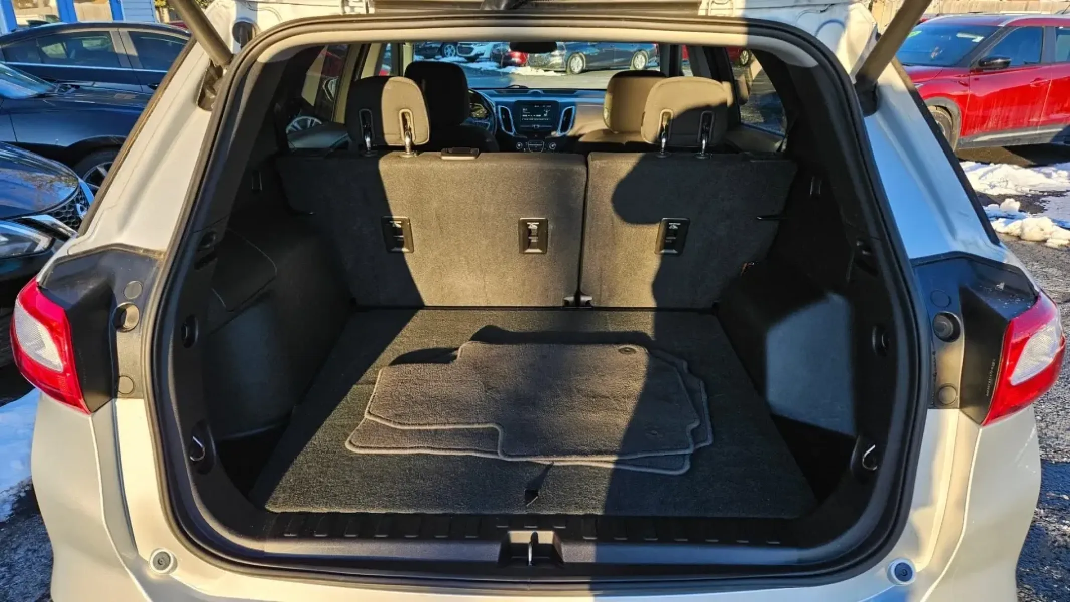 2018 Chevrolet EQUINOX (2GNAXJEV1J6) with an Other engine, located at 5744 Central Avenue, Toledo, OH, 43615, (419) 724-0130, 41.676781, -83.682137 - **Get Ready for Adventure with the 2018 Chevrolet Equinox at Auto Credit in Toledo, OH!**<br /> <br /> Are you searching for a versatile vehicle that fits seamlessly into your busy lifestyle? Look no further than the 2018 Chevrolet Equinox, available now at Auto Credit in Toledo, Ohio. Designed to a - Photo#4