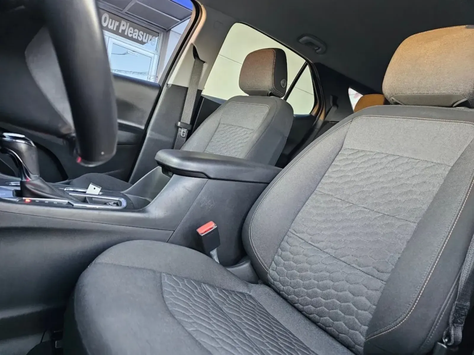 2018 Chevrolet EQUINOX (3GNAXJEV6JL) with an Other engine, located at 502 South Main Street, Columbia City, IN, 46725, (260) 244-4645, 41.151382, -85.490578 - Looking for an exceptional vehicle that seamlessly fits your active lifestyle? The 2018 Chevrolet Equinox, available now at Auto Credit in Columbia City, Indiana, is perfect for those who crave versatility and comfort. Whether you're commuting to work, running errands around the beautiful neighborho - Photo#3