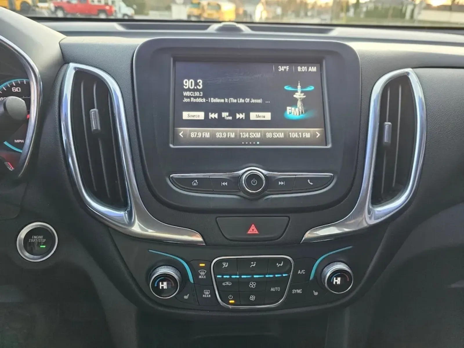 2018 Chevrolet EQUINOX (3GNAXJEV6JL) with an Other engine, located at 502 South Main Street, Columbia City, IN, 46725, (260) 244-4645, 41.151382, -85.490578 - Looking for an exceptional vehicle that seamlessly fits your active lifestyle? The 2018 Chevrolet Equinox, available now at Auto Credit in Columbia City, Indiana, is perfect for those who crave versatility and comfort. Whether you're commuting to work, running errands around the beautiful neighborho - Photo#4