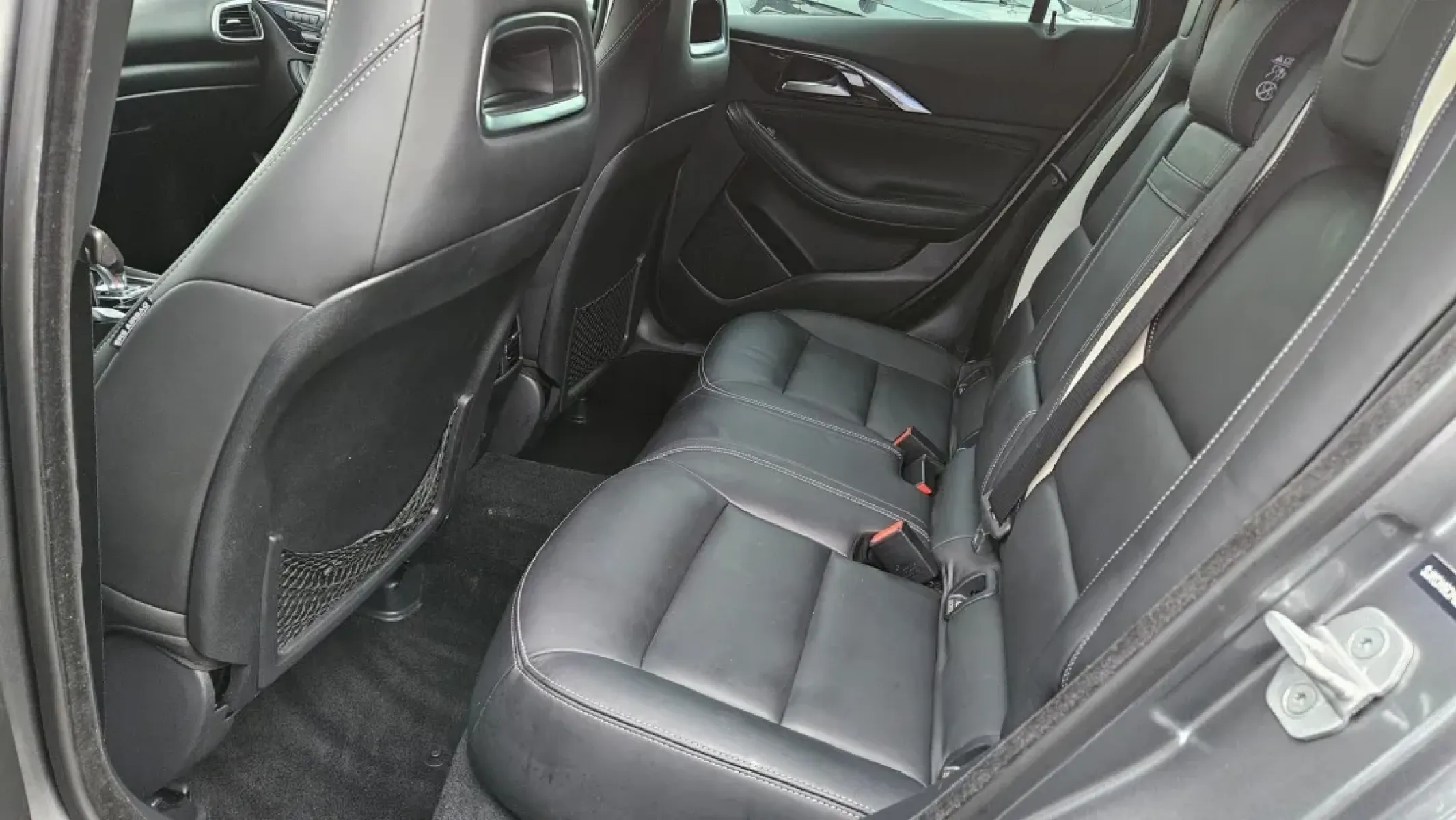 2018 Infiniti QX30 (SJKCH5CP8JA) with an Other engine, located at 5744 Central Avenue, Toledo, OH, 43615, (419) 724-0130, 41.676781, -83.682137 - Are you ready to elevate your driving experience? The 2018 Infiniti QX30 is the perfect blend of luxury and practicality, making it an ideal choice for those looking to combine style with functionality. Whether you're commuting to work, shuttling the kids around the Toledo area, or embarking on week - Photo#6