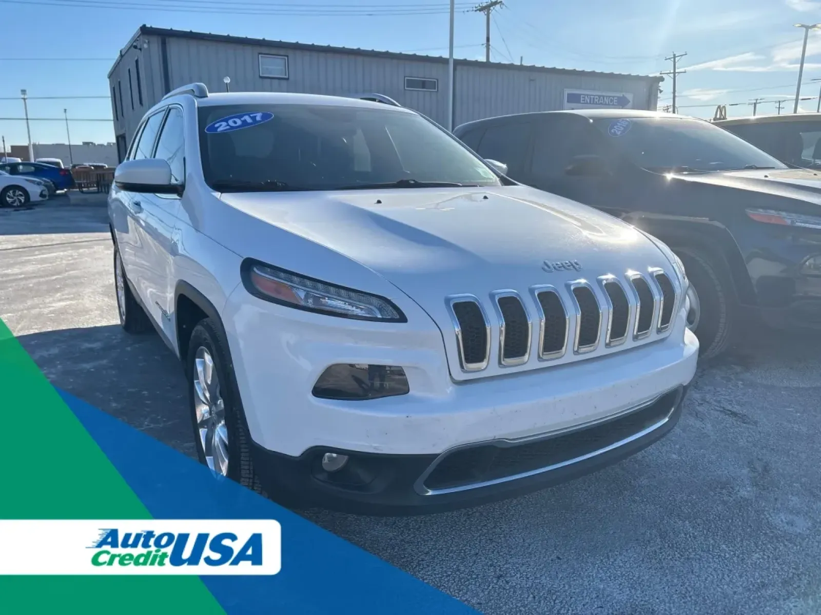 2017 Jeep Cherokee (1C4PJLDS2HW) with an Other engine, located at 100 West Coliseum Boulevard, Fort Wayne, IN, 46805, (260) 471-0567, 41.118340, -85.141014 - ### Discover Your Next Adventure with this 2017 Jeep Cherokee at Auto Credit!<br /> <br /> Are you ready to elevate your weekend getaways or daily commutes? The 2017 Jeep Cherokee is not just a vehicle; it's a lifestyle choice perfect for outdoor enthusiasts, growing families, and budget-conscious b - Photo#0