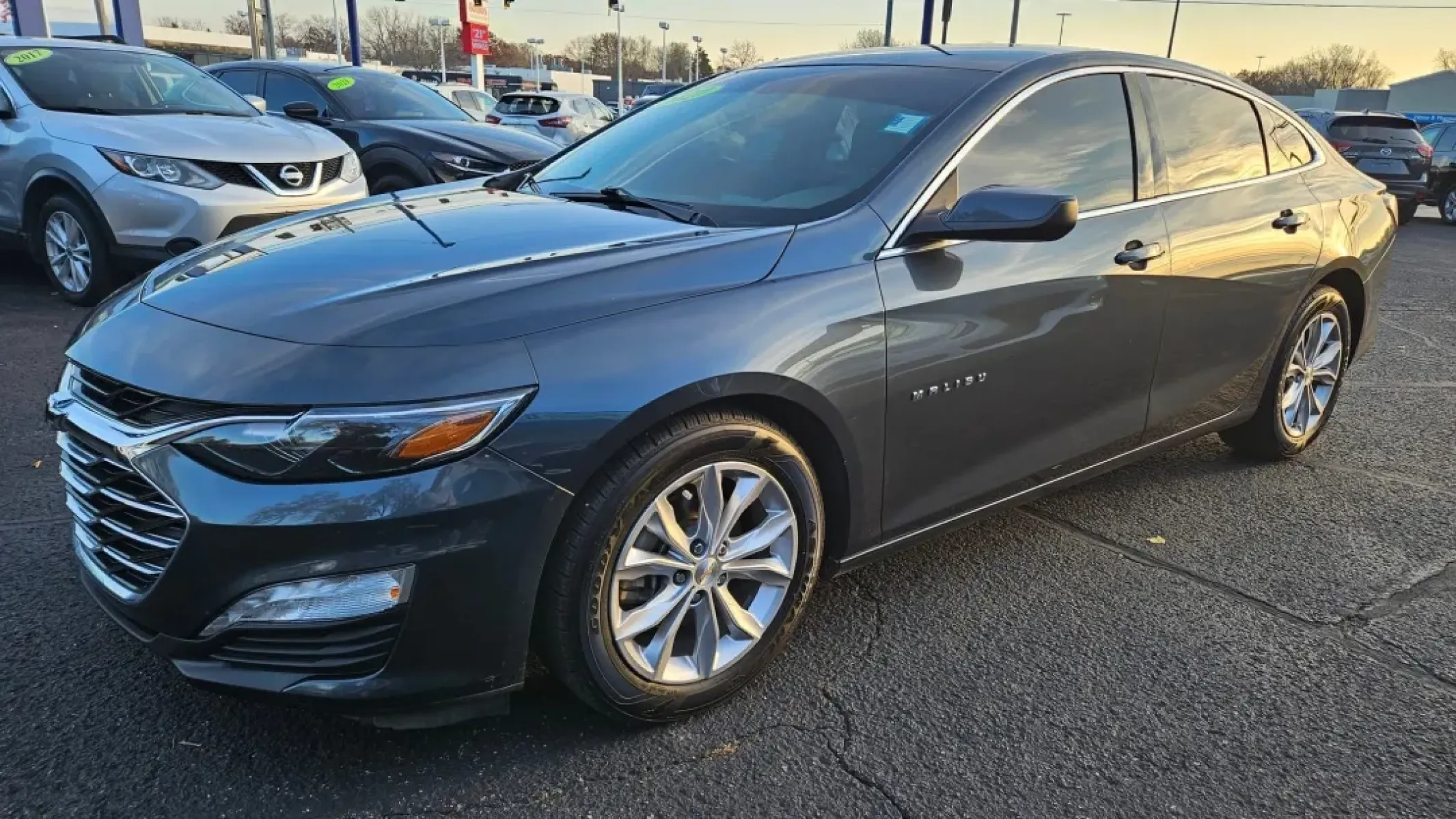 2020 Chevrolet MALIBU LT (1LT) (1G1ZD5ST6LF) with an Other engine, located at 5744 Central Avenue, Toledo, OH, 43615, (419) 724-0130, 41.676781, -83.682137 - **Drive into Versatility: 2020 Chevrolet Malibu LT in Toledo, OH**<br /> <br /> Are you searching for a reliable vehicle that effortlessly adapts to your lifestyle? Whether you have a busy family schedule, a long daily commute, or a penchant for spontaneous weekend getaways, the 2020 Chevrolet Malib - Photo#1