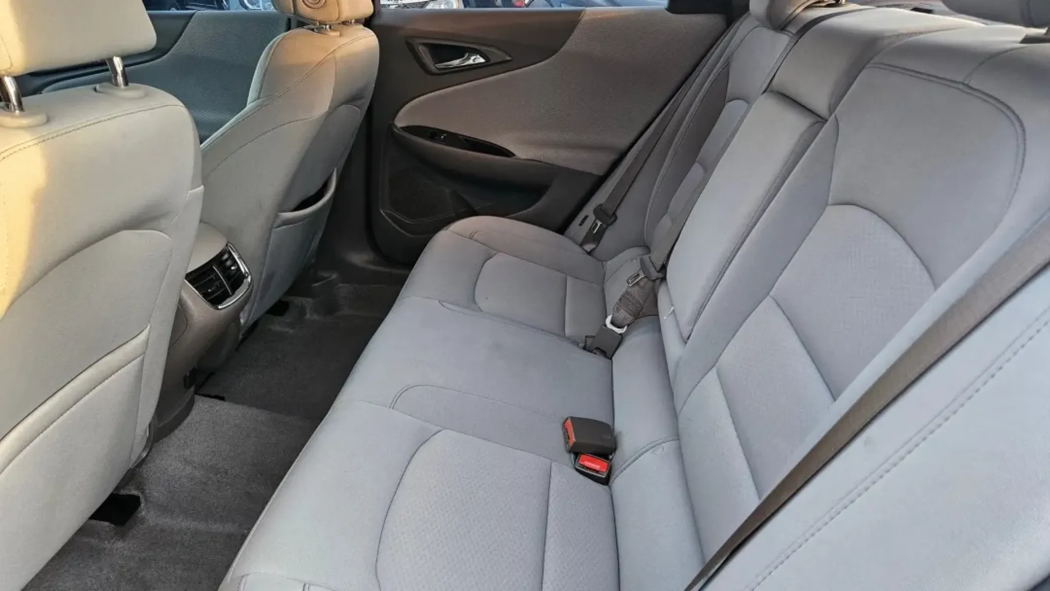 2020 Chevrolet MALIBU LT (1LT) (1G1ZD5ST6LF) with an Other engine, located at 5744 Central Avenue, Toledo, OH, 43615, (419) 724-0130, 41.676781, -83.682137 - **Drive into Versatility: 2020 Chevrolet Malibu LT in Toledo, OH**<br /> <br /> Are you searching for a reliable vehicle that effortlessly adapts to your lifestyle? Whether you have a busy family schedule, a long daily commute, or a penchant for spontaneous weekend getaways, the 2020 Chevrolet Malib - Photo#6