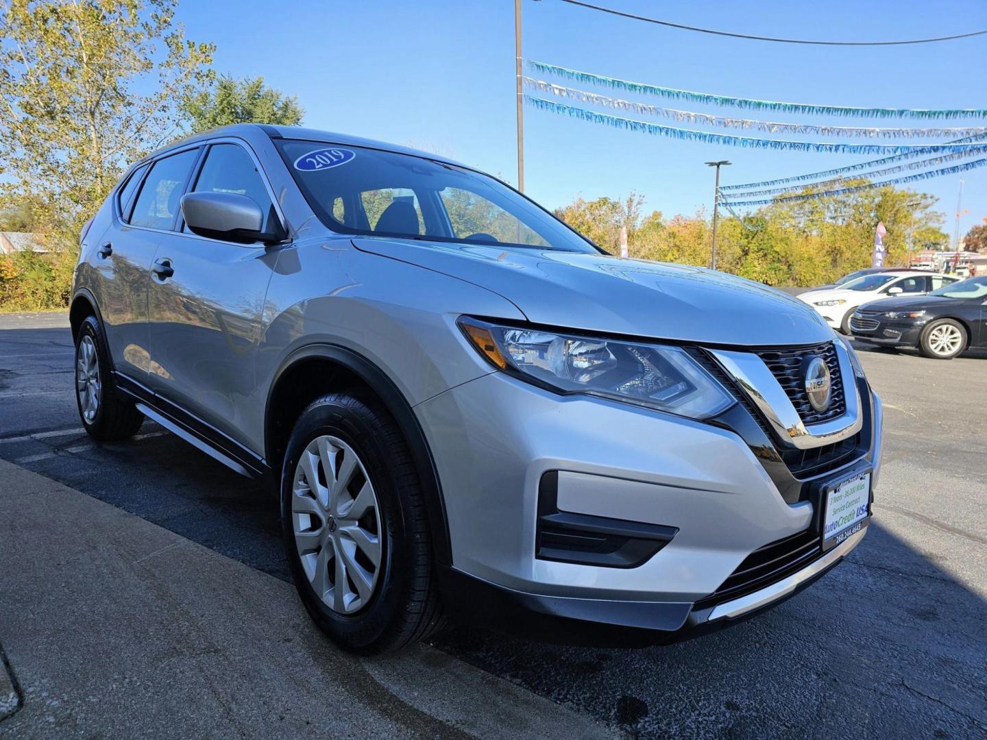 2019 SILVER /BLACK NISSAN ROGUE S AWD (KNMAT2MV5KP) with an 2.5L L4 DOHC 16V engine, CVT transmission, located at 502 South Main Street, Columbia City, IN, 46725, (260) 244-4645, 41.151382, -85.490578 - 2019 NISSAN ROGUE S AWD - Photo#2