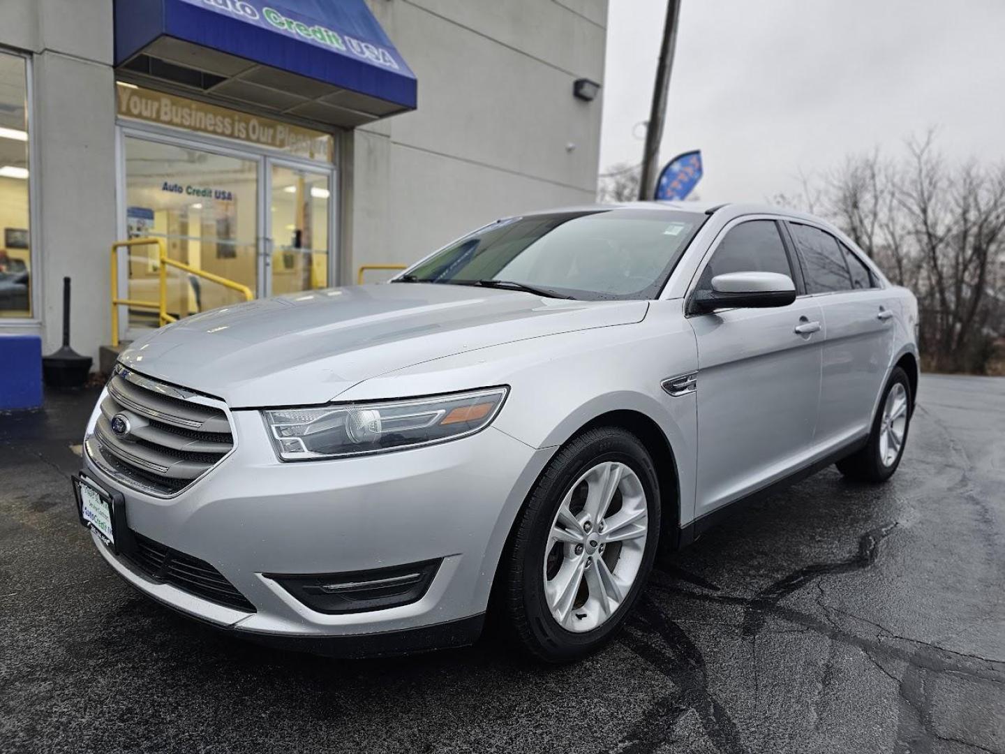 2014 SILVER FORD TAURUS SEL (1FAHP2E85EG) with an 3.5L V-6 engine, 6 speed AT transmission, located at 502 South Main Street, Columbia City, IN, 46725, (260) 244-4645, 41.151382, -85.490578 - 2014 FORD TAURUS SEL - Photo#5