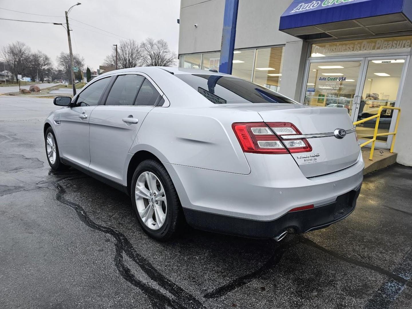2014 SILVER FORD TAURUS SEL (1FAHP2E85EG) with an 3.5L V-6 engine, 6 speed AT transmission, located at 502 South Main Street, Columbia City, IN, 46725, (260) 244-4645, 41.151382, -85.490578 - 2014 FORD TAURUS SEL - Photo#8