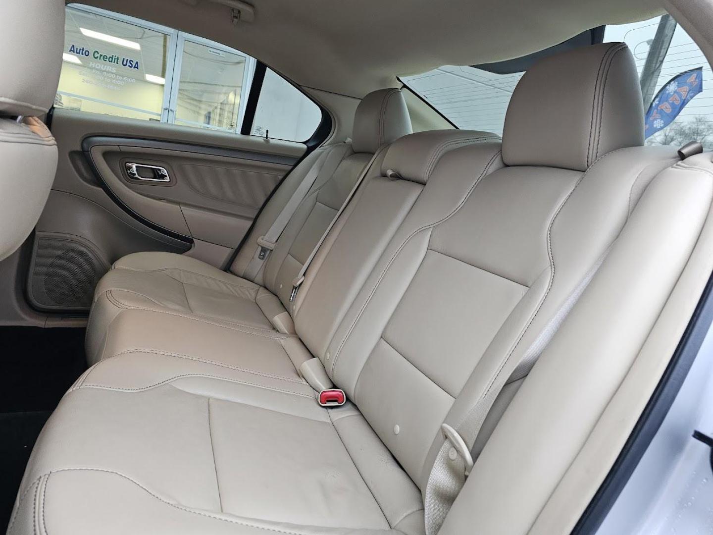 2014 SILVER FORD TAURUS SEL (1FAHP2E85EG) with an 3.5L V-6 engine, 6 speed AT transmission, located at 502 South Main Street, Columbia City, IN, 46725, (260) 244-4645, 41.151382, -85.490578 - 2014 FORD TAURUS SEL - Photo#9