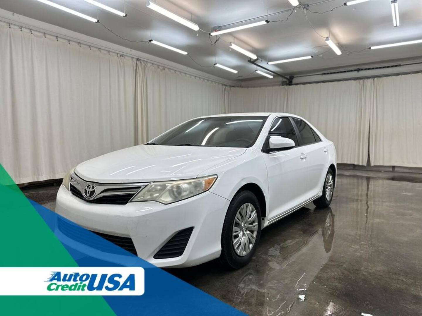 2014 WHITE Toyota CAMRY SE; LE; XLE; L (4T1BF1FKXEU) with an Other engine, located at 100 West Coliseum Boulevard, Fort Wayne, IN, 46805, (260) 471-0567, 41.118340, -85.141014 - 2014 Toyota CAMRY SE; LE; XLE; L - Photo#0