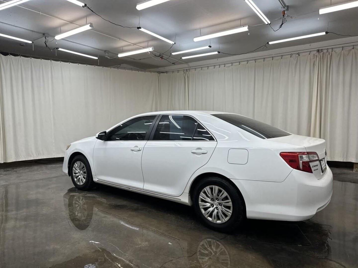 2014 WHITE Toyota CAMRY SE; LE; XLE; L (4T1BF1FKXEU) with an Other engine, located at 100 West Coliseum Boulevard, Fort Wayne, IN, 46805, (260) 471-0567, 41.118340, -85.141014 - 2014 Toyota CAMRY SE; LE; XLE; L - Photo#2