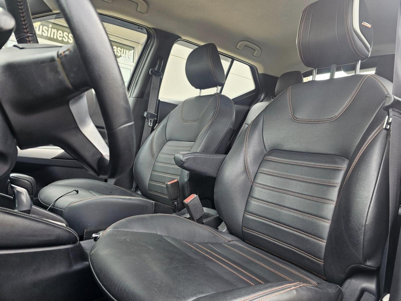 2019 SILVER /BLACK Nissan KICKS S (3N1CP5CUXKL) with an 1.6L L4 engine, CVT transmission, located at 502 South Main Street, Columbia City, IN, 46725, (260) 244-4645, 41.151382, -85.490578 - 2019 Nissan KICKS S - Photo#6